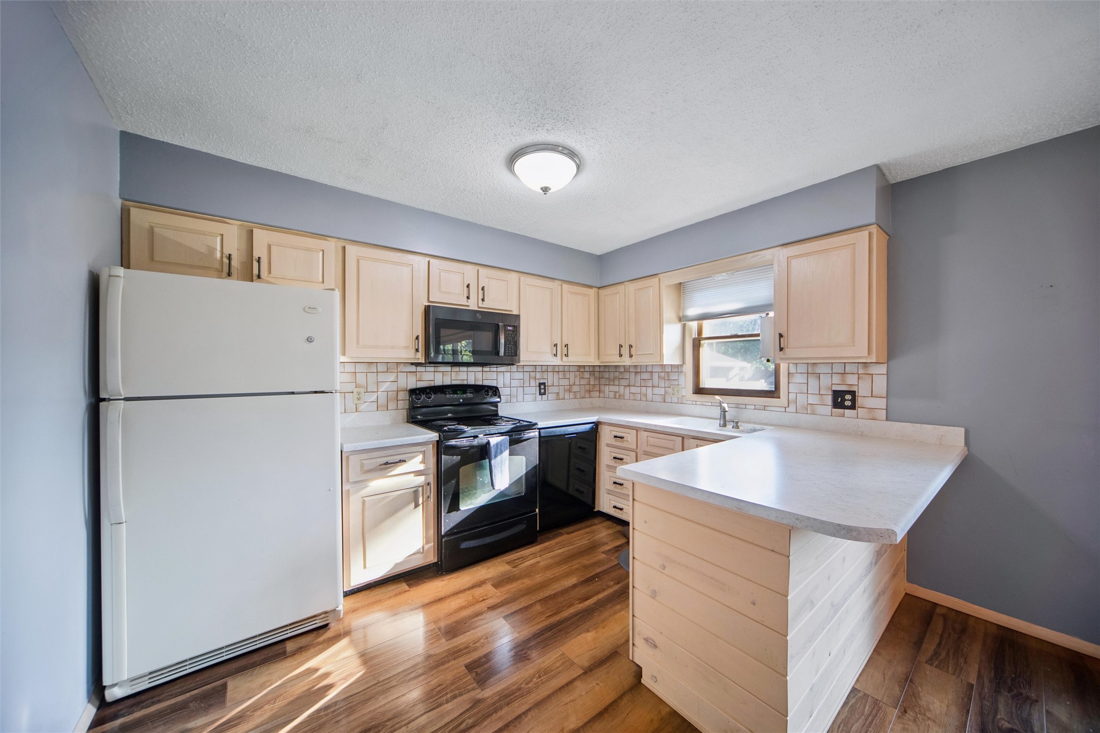 401 NW Valley View Drive