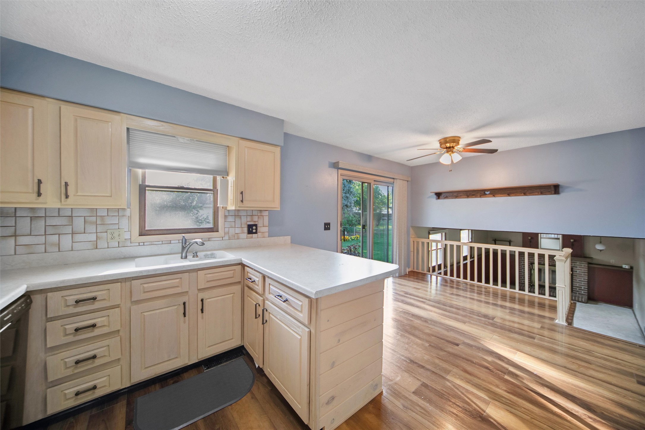 401 NW Valley View Drive