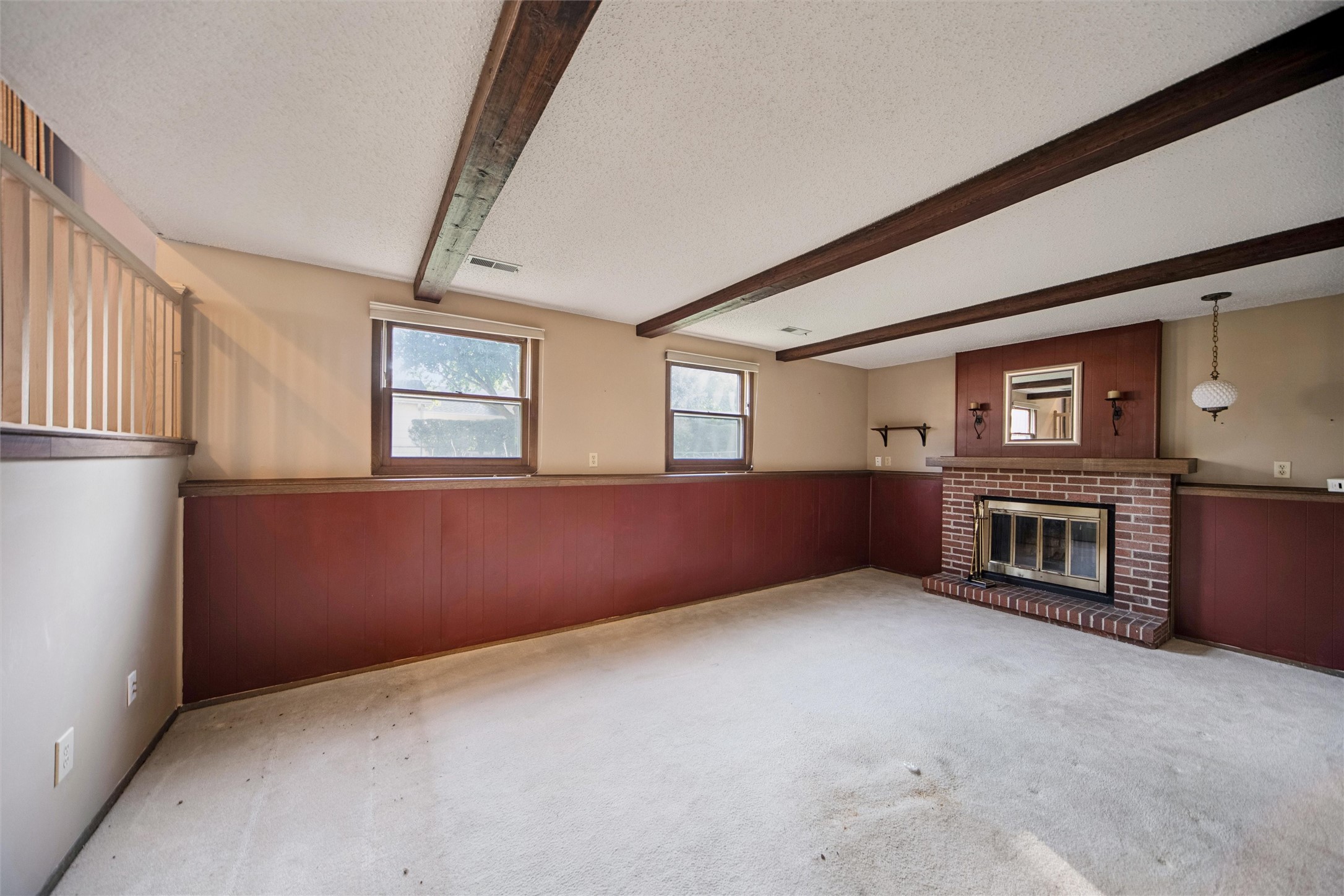401 NW Valley View Drive