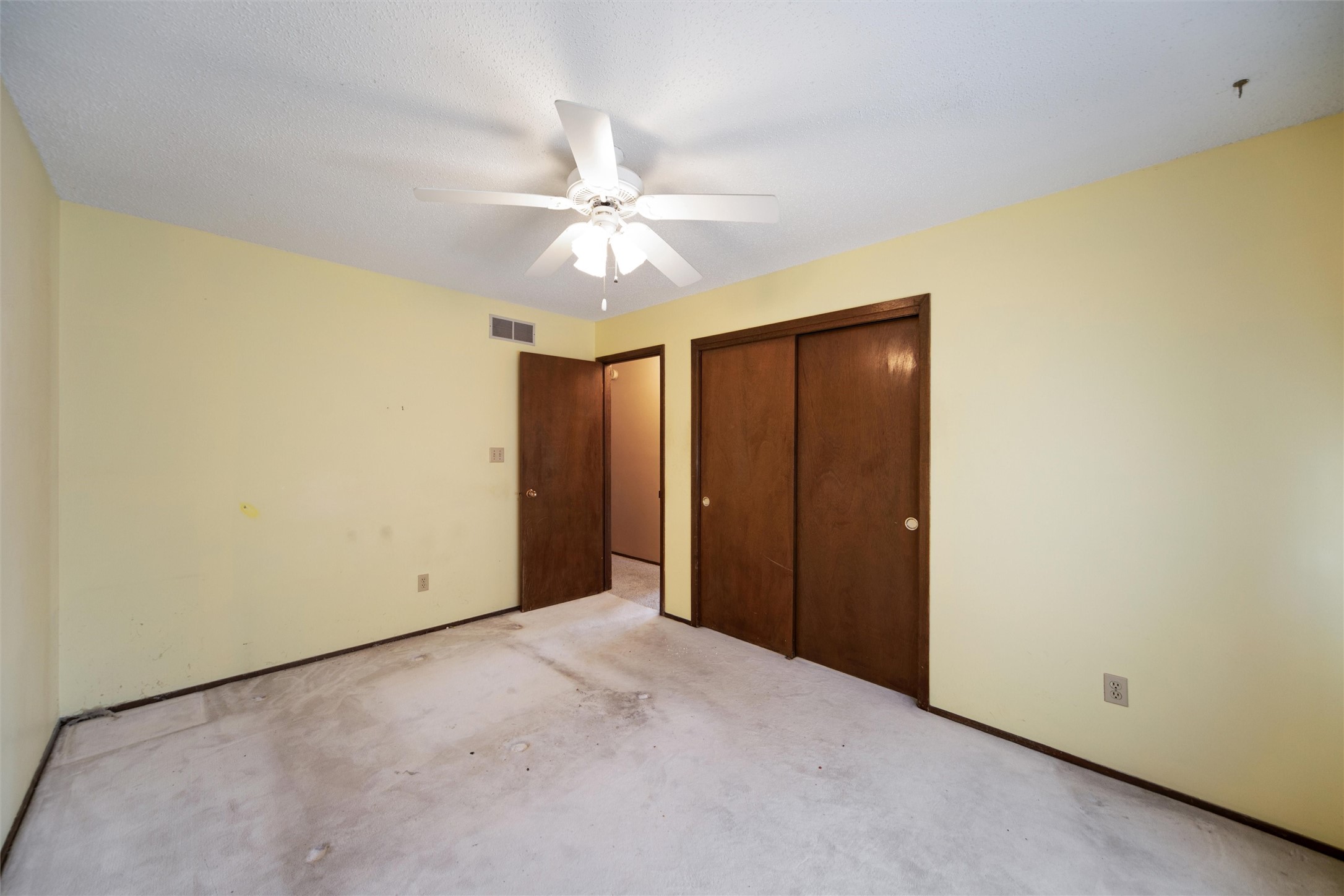 401 NW Valley View Drive