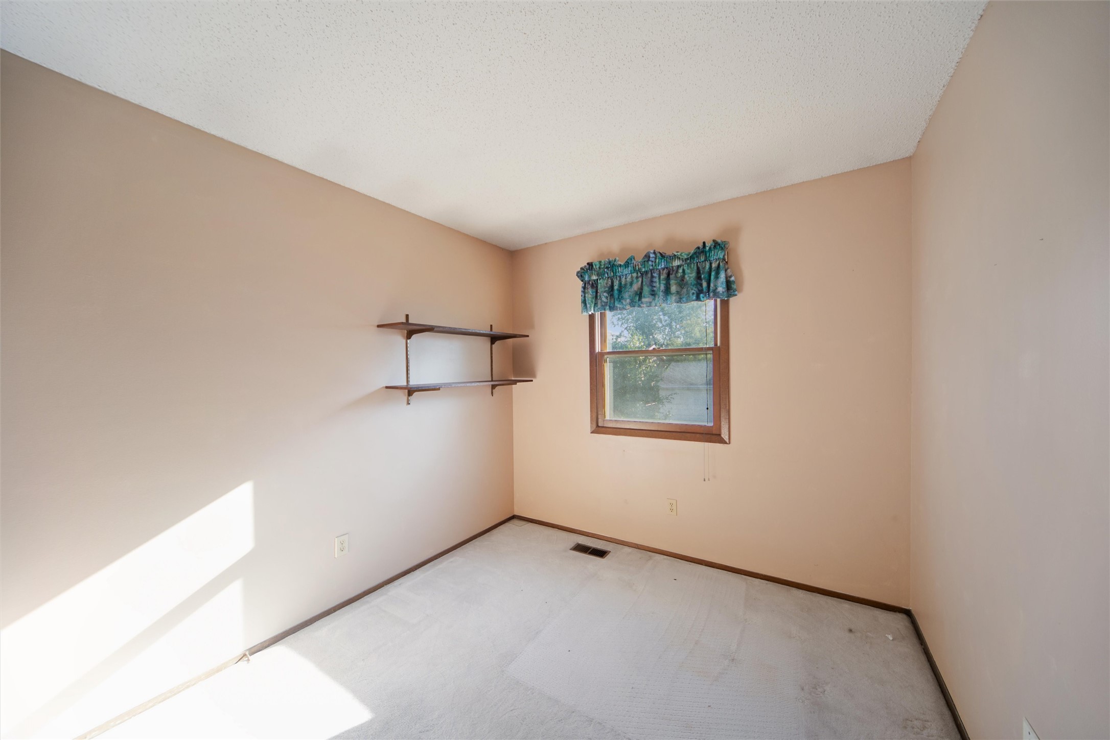 401 NW Valley View Drive
