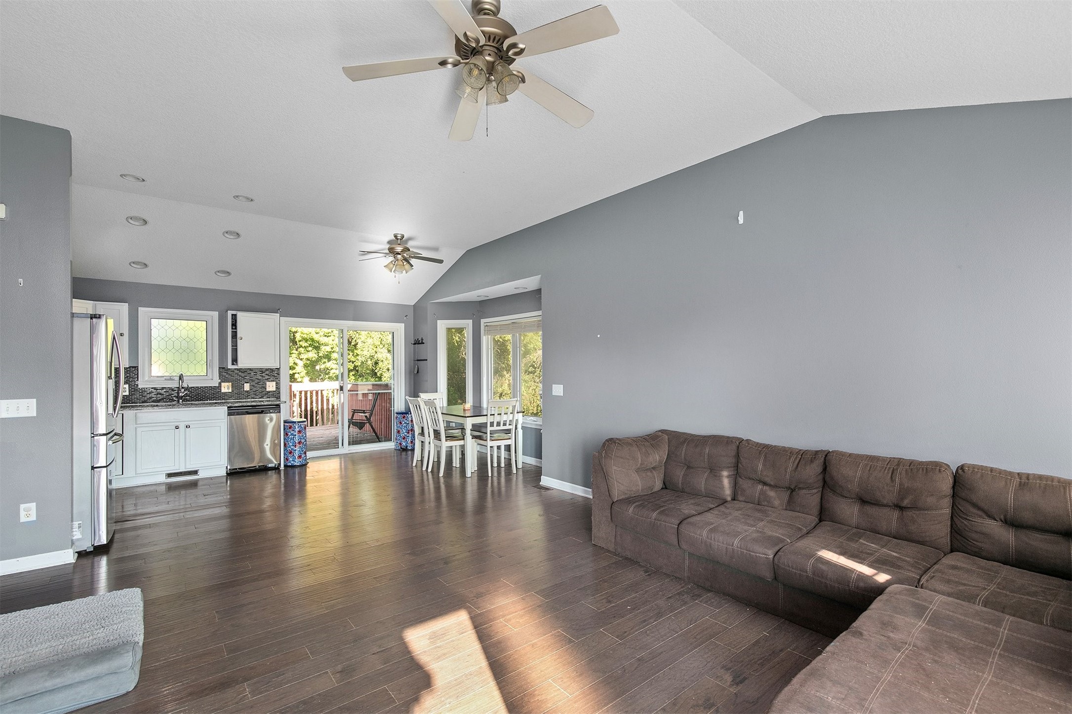 1220 E 38th Street