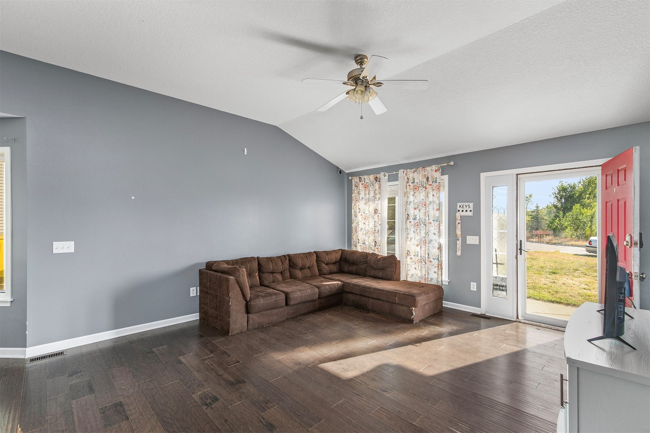 1220 E 38th Street