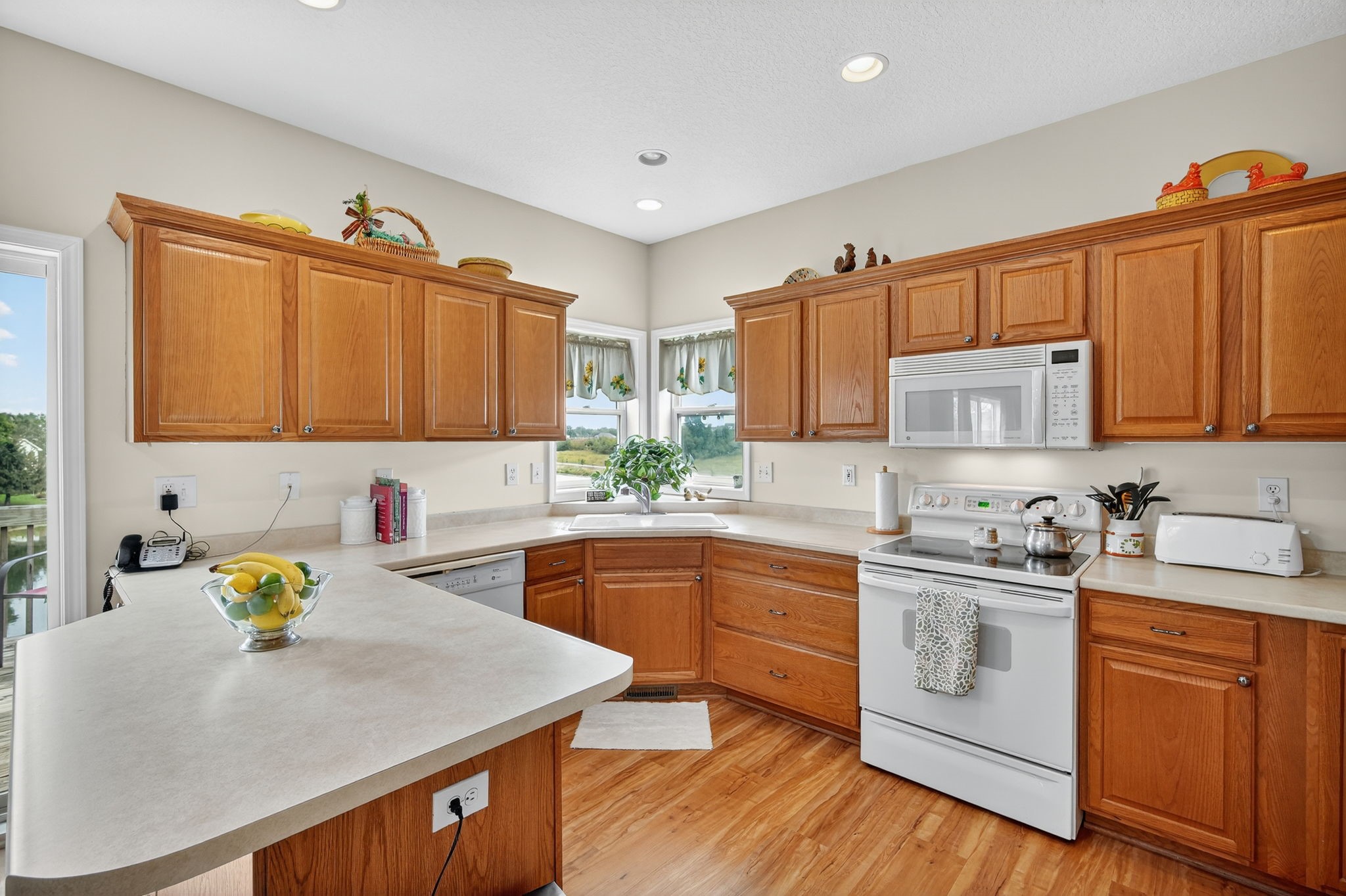 6721 Three Lakes Parkway