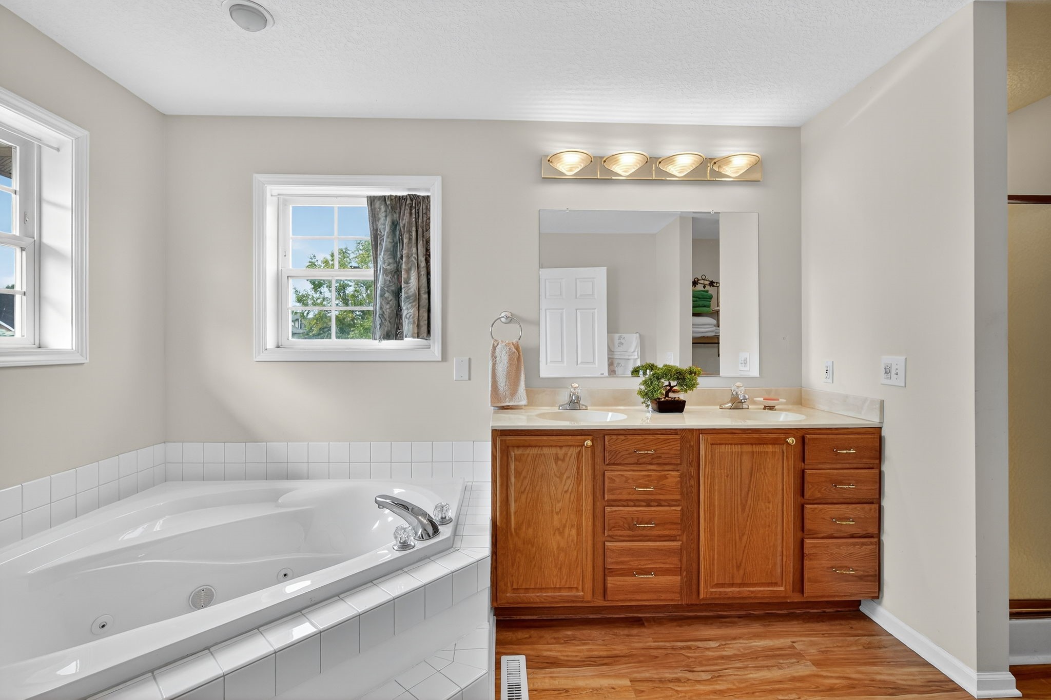 6721 Three Lakes Parkway