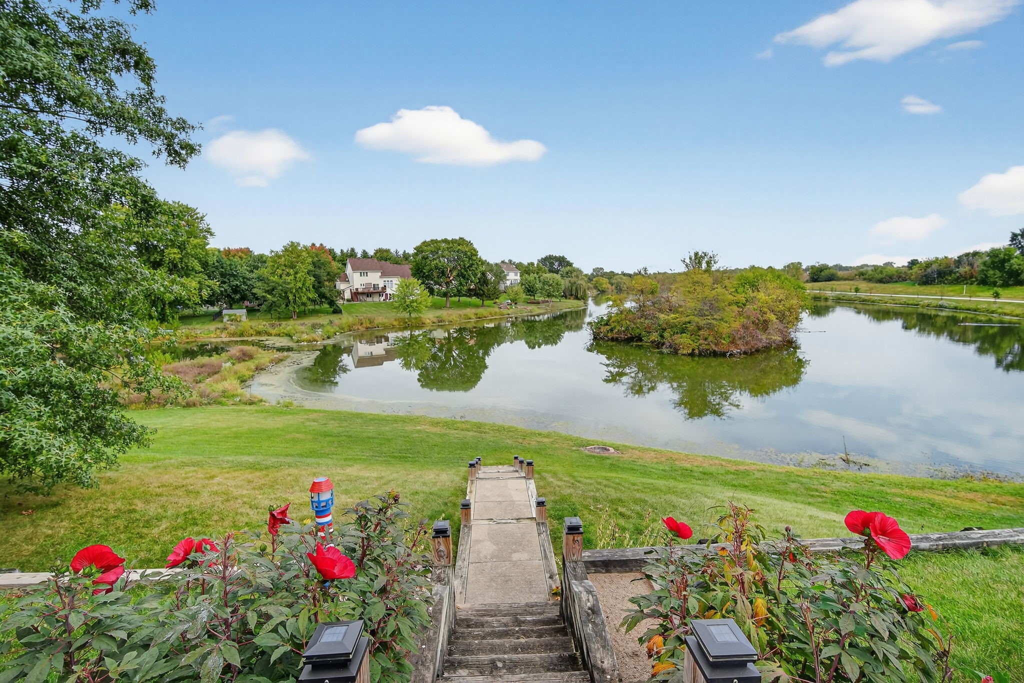 6721 Three Lakes Parkway