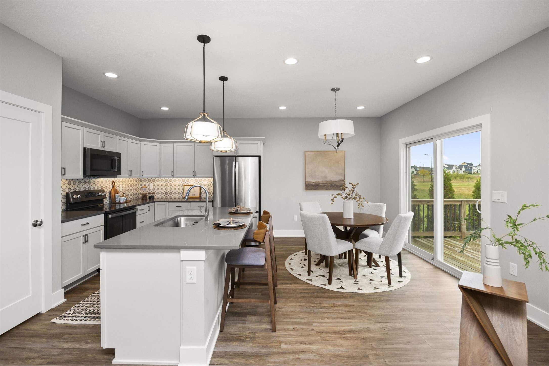 512 SW Prairie Trail Parkway