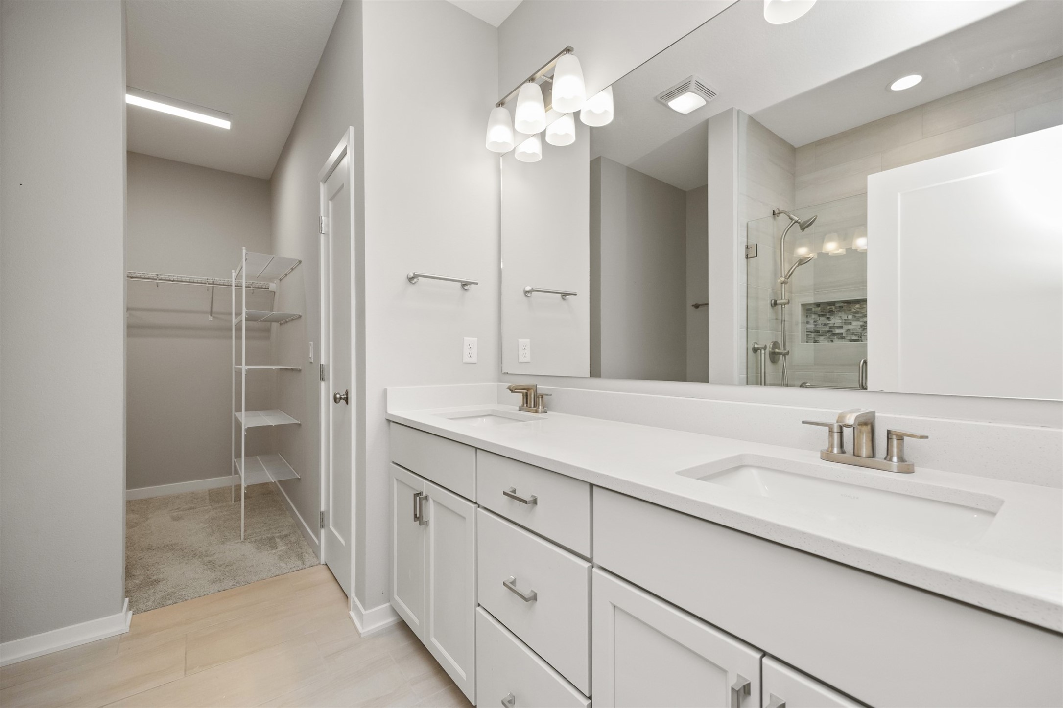 512 SW Prairie Trail Parkway
