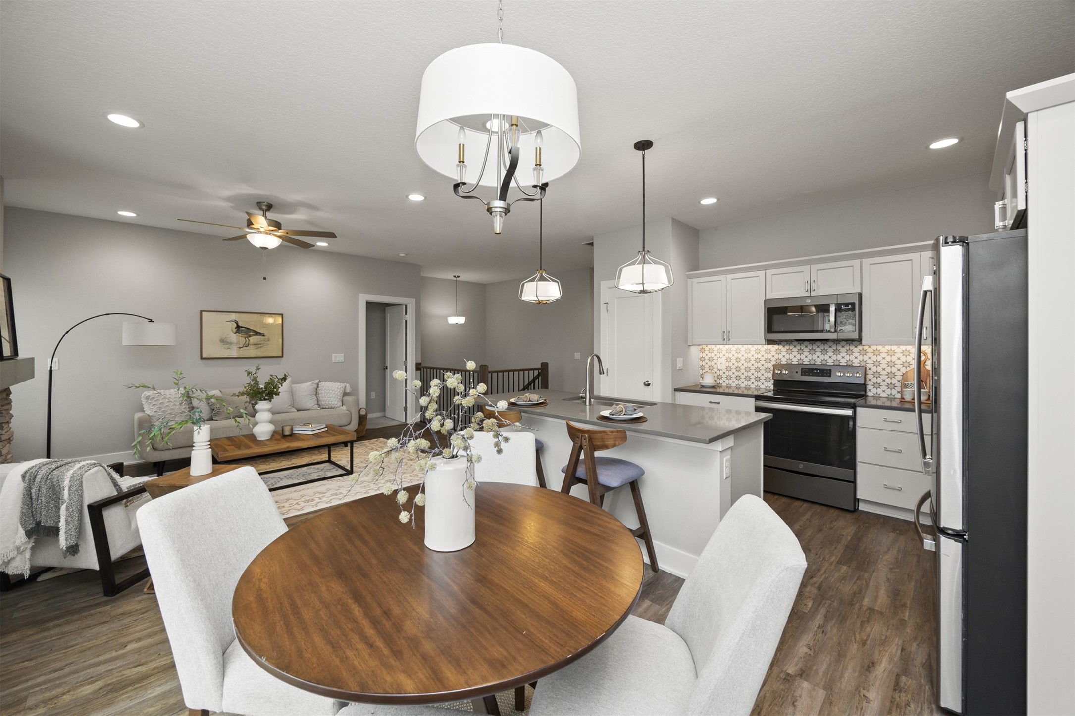 512 SW Prairie Trail Parkway
