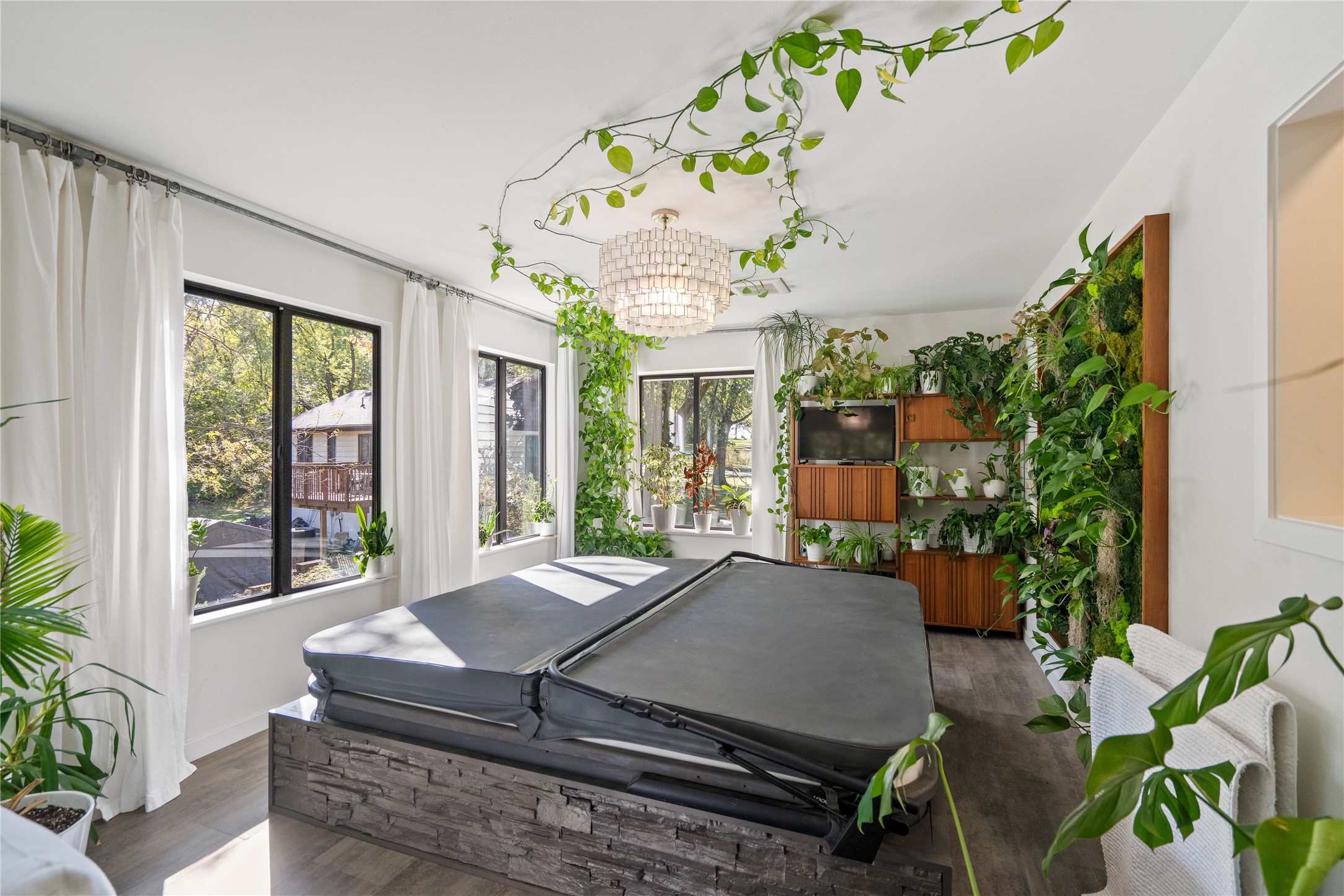 8187 NW Beaver Drive