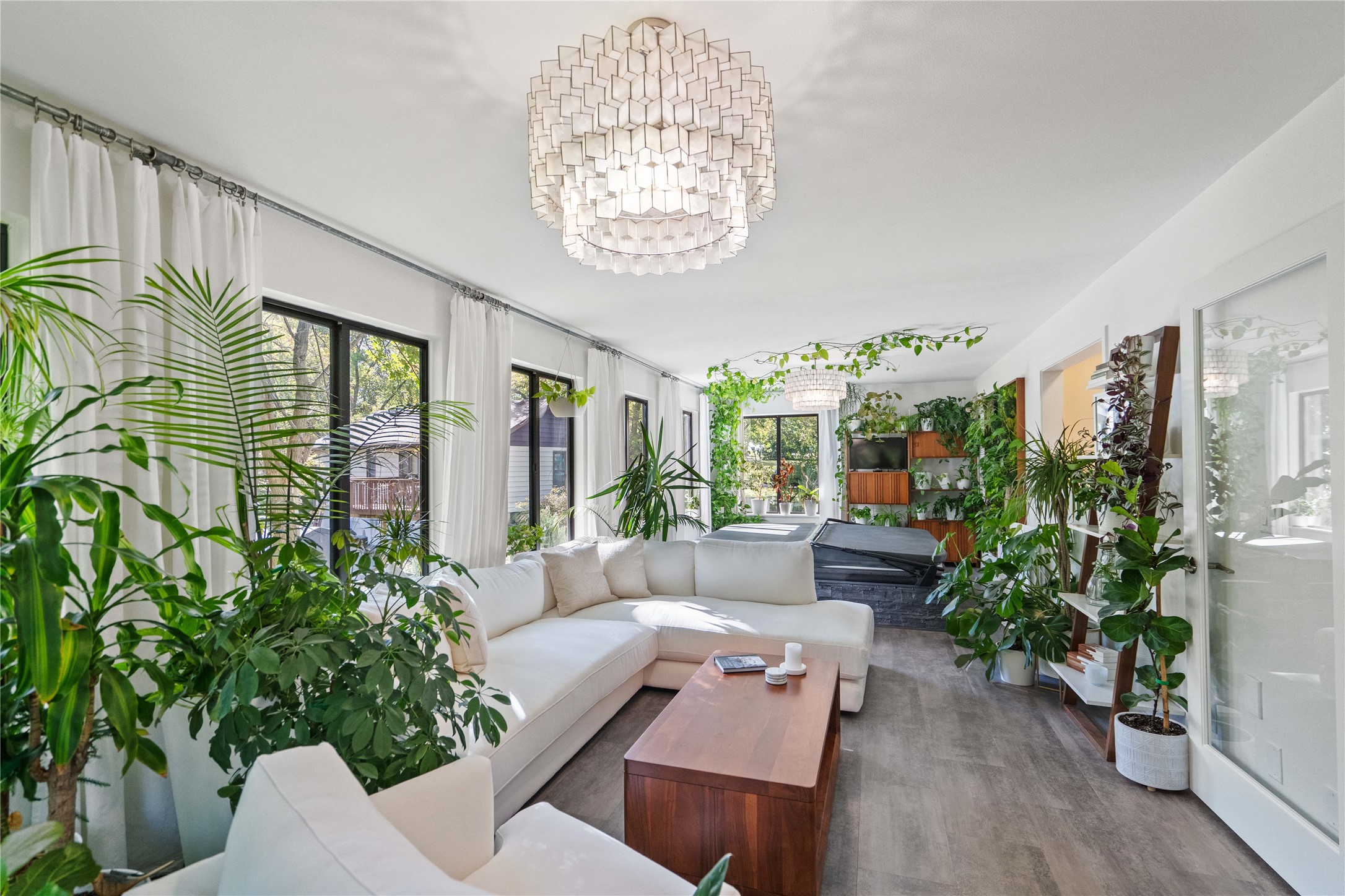 8187 NW Beaver Drive