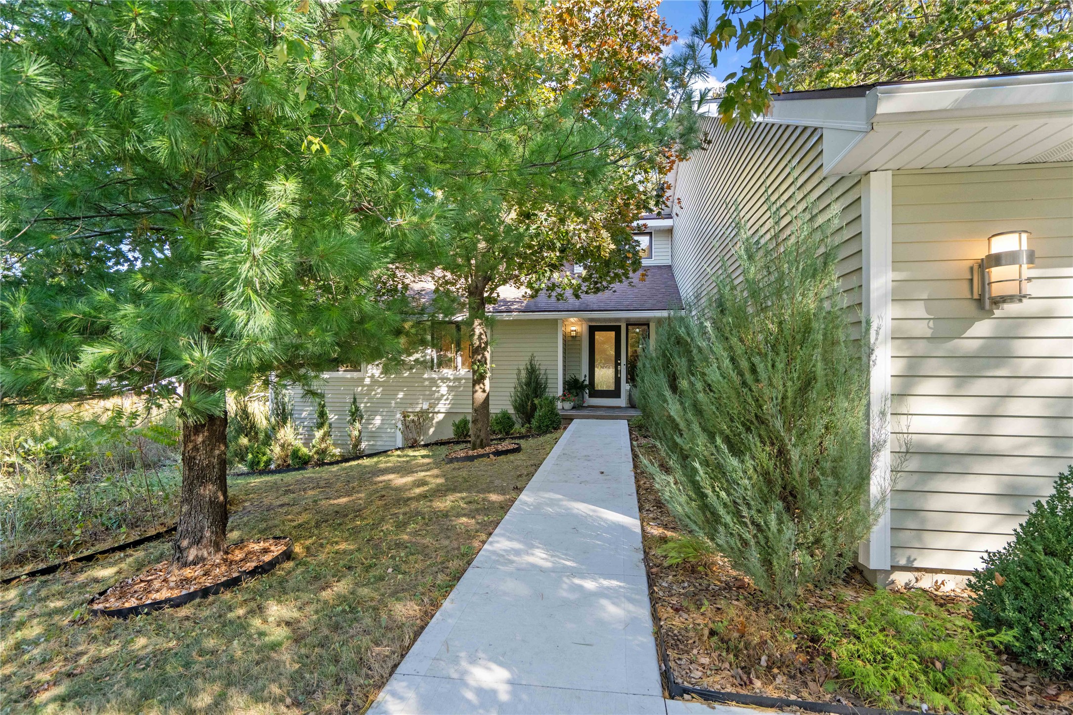 8187 NW Beaver Drive