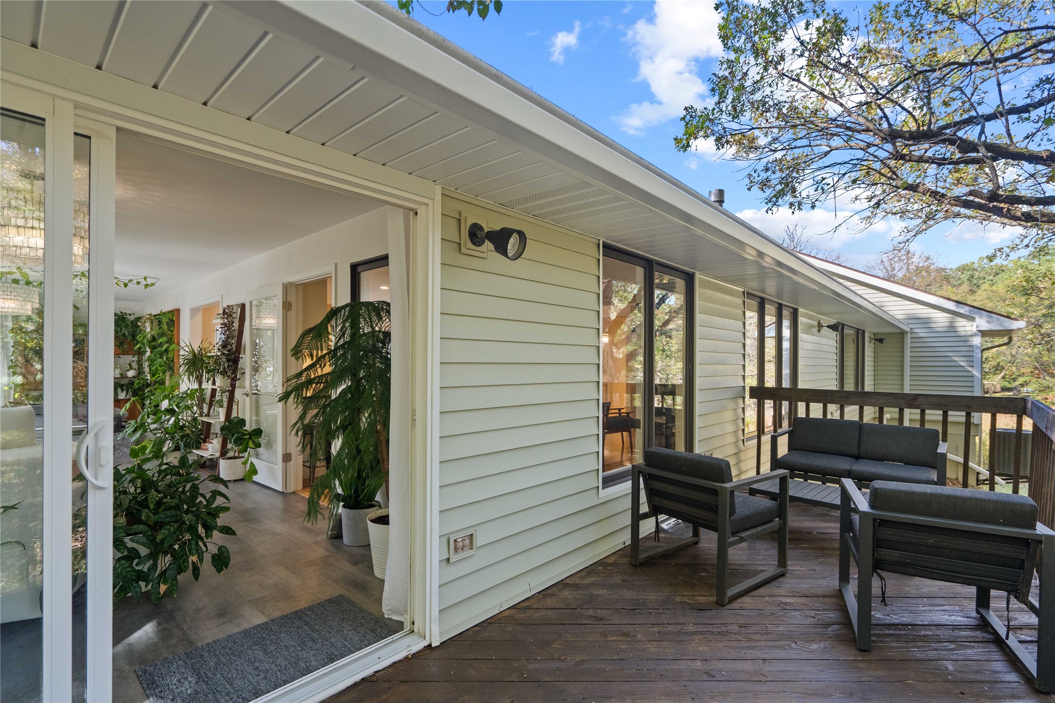 8187 NW Beaver Drive