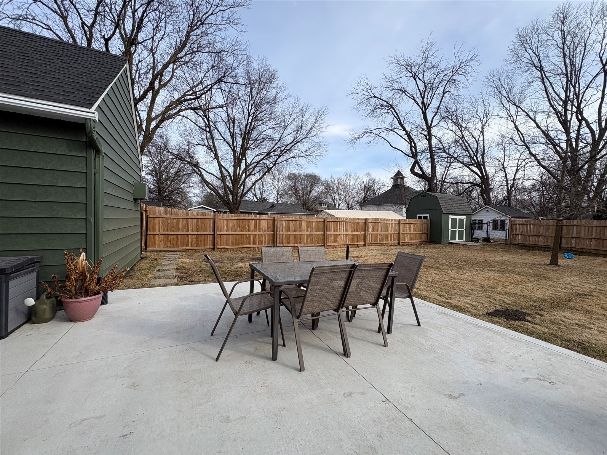 724 W Buchanan Street