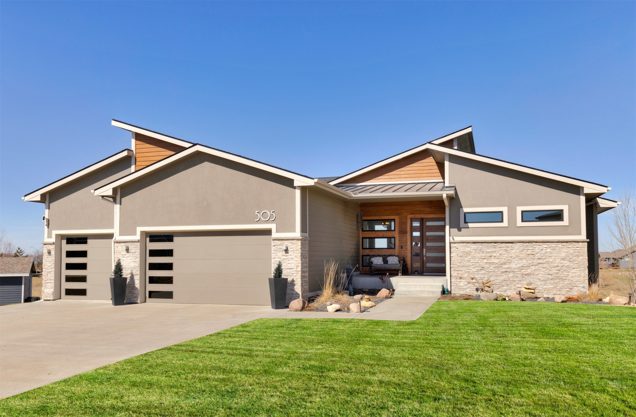 505 NE Dellwood Court