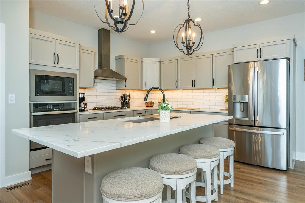 202 SW Prairie Trail Parkway