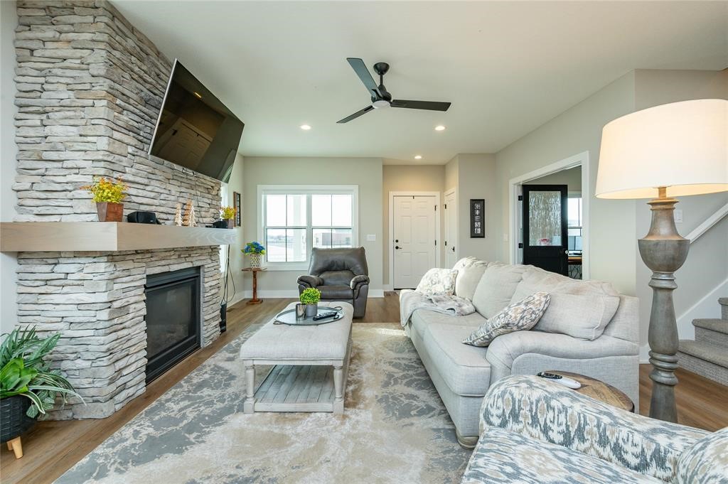 202 SW Prairie Trail Parkway