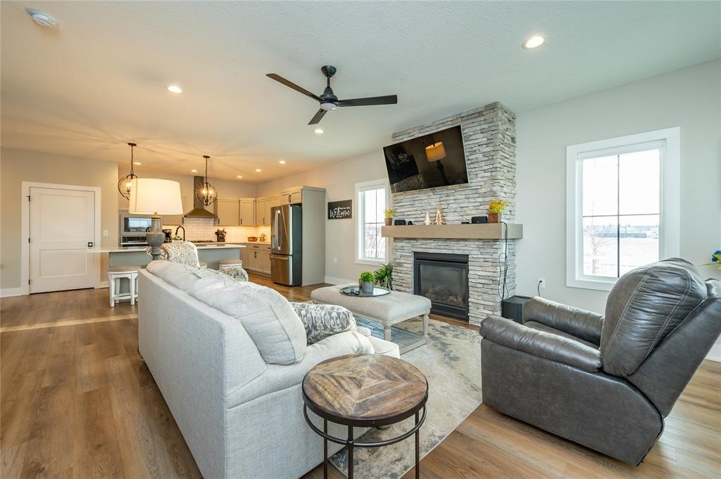 202 SW Prairie Trail Parkway