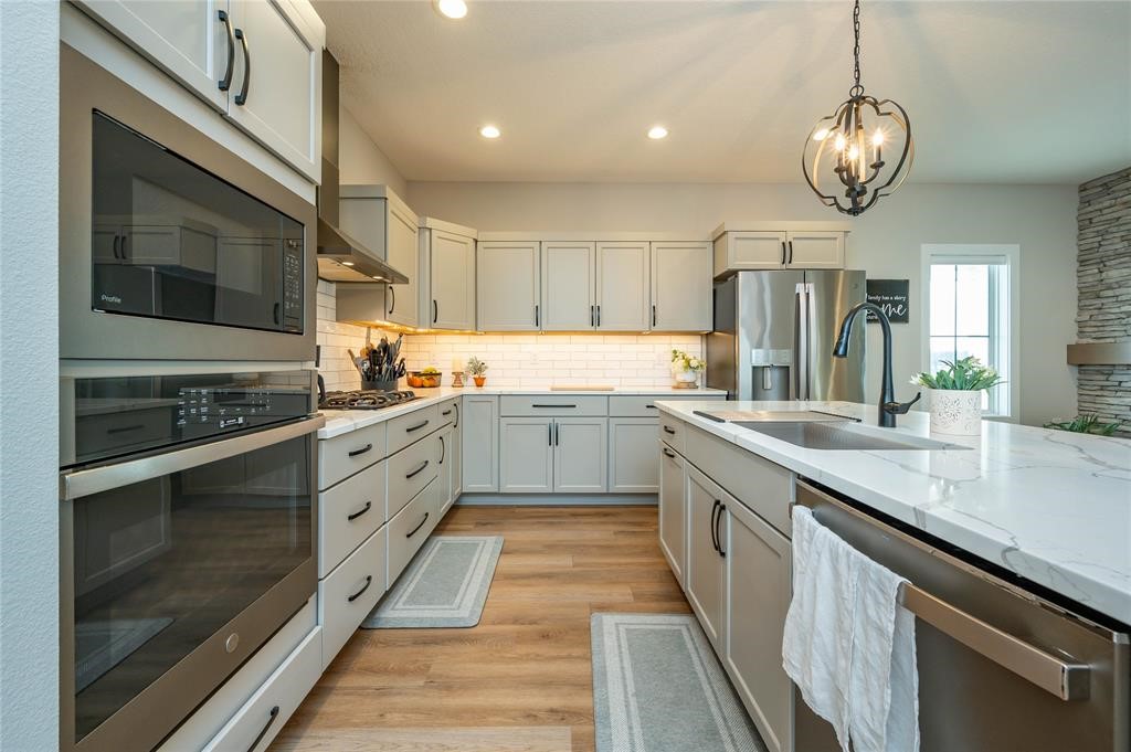 202 SW Prairie Trail Parkway