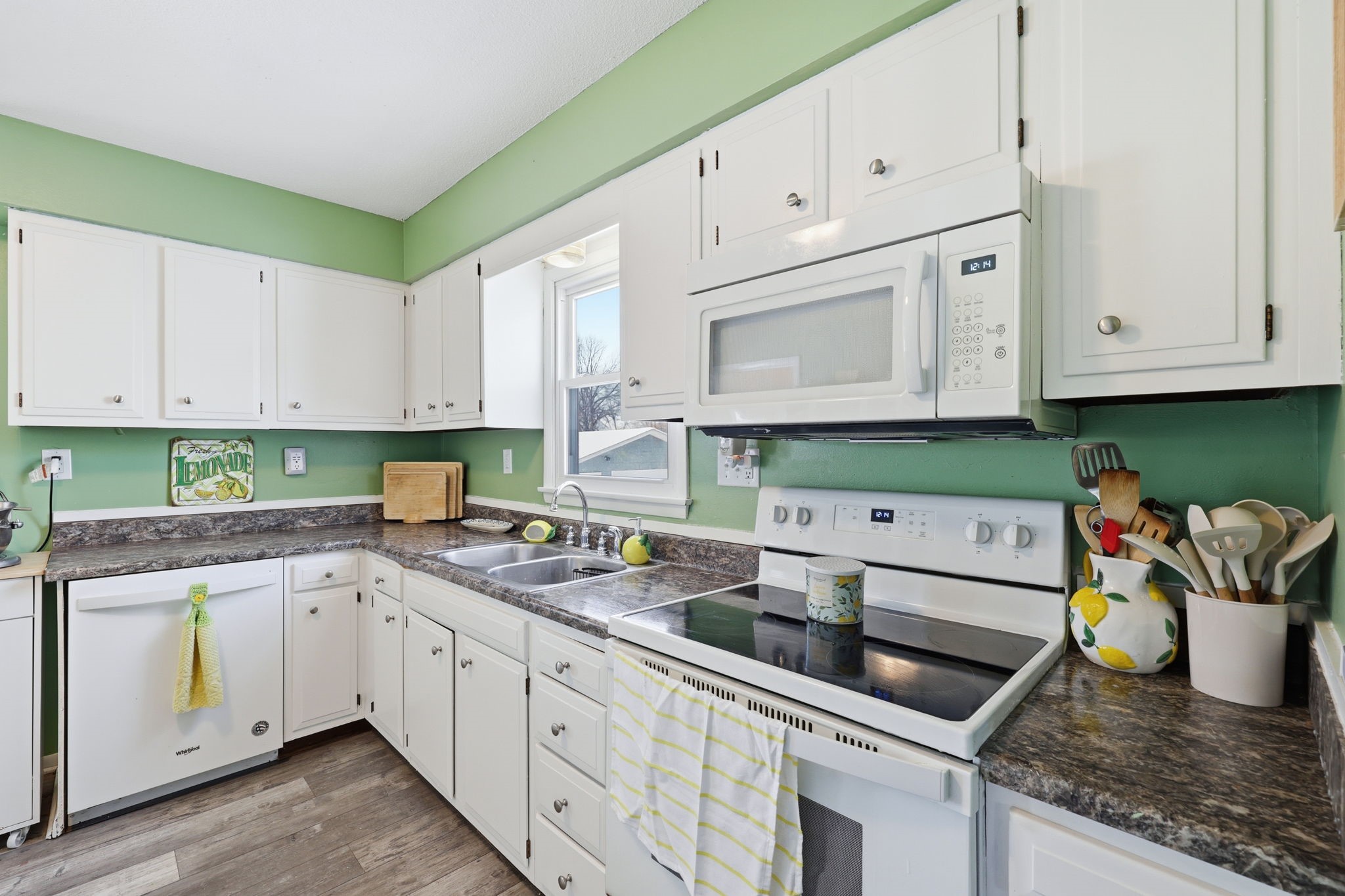 2404 E 37th Court