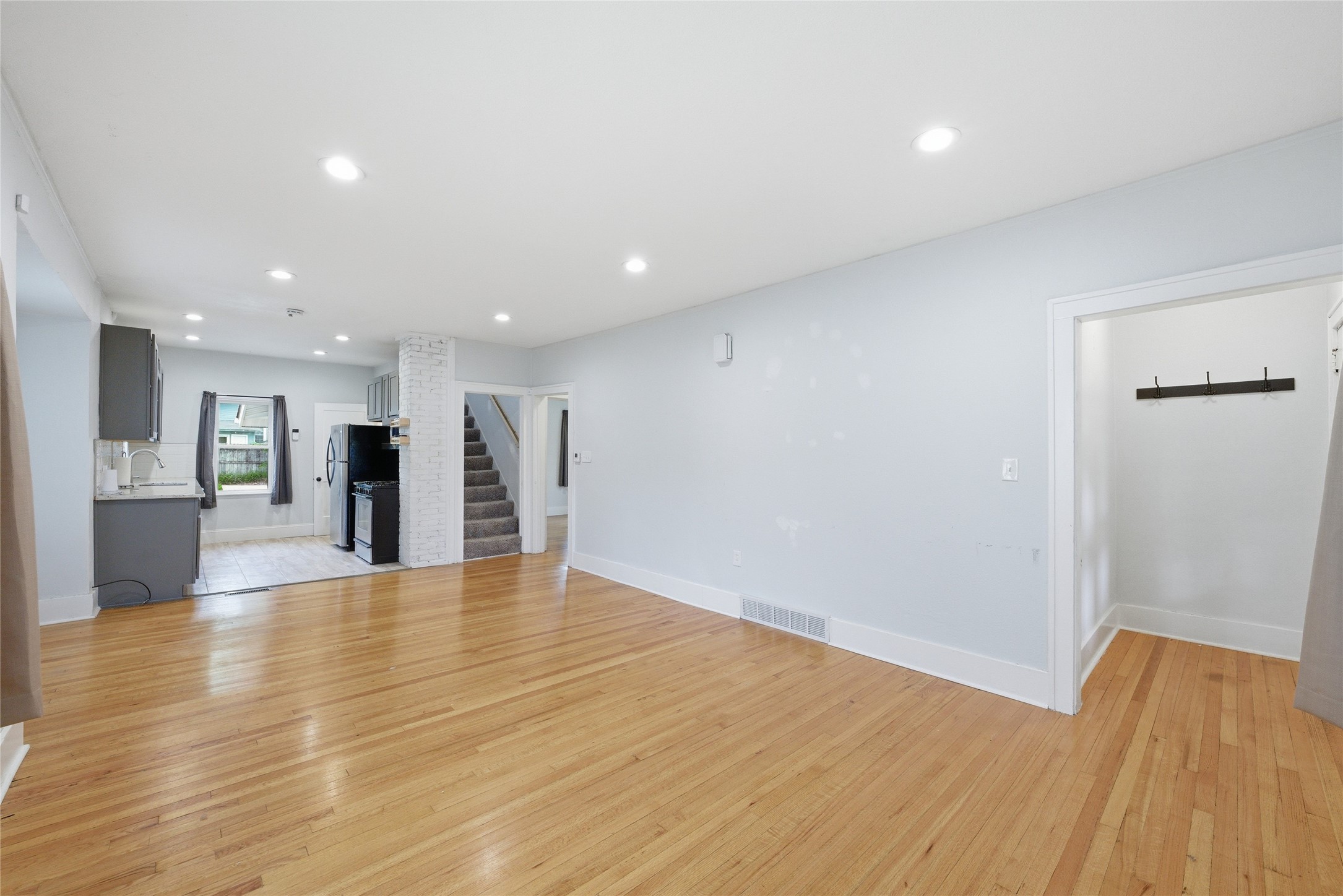 1716 E 14th Street