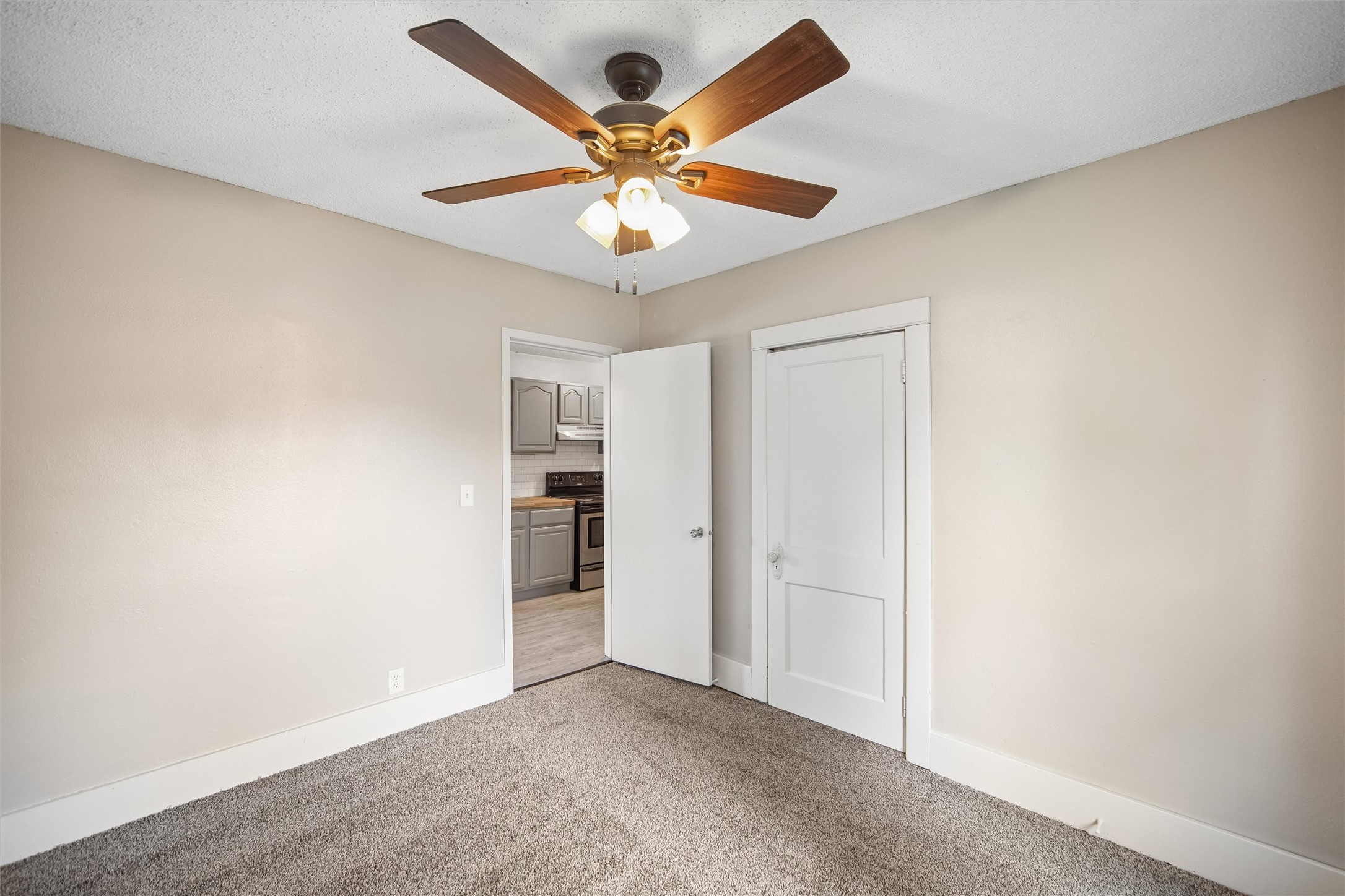 306 3rd Avenue SW