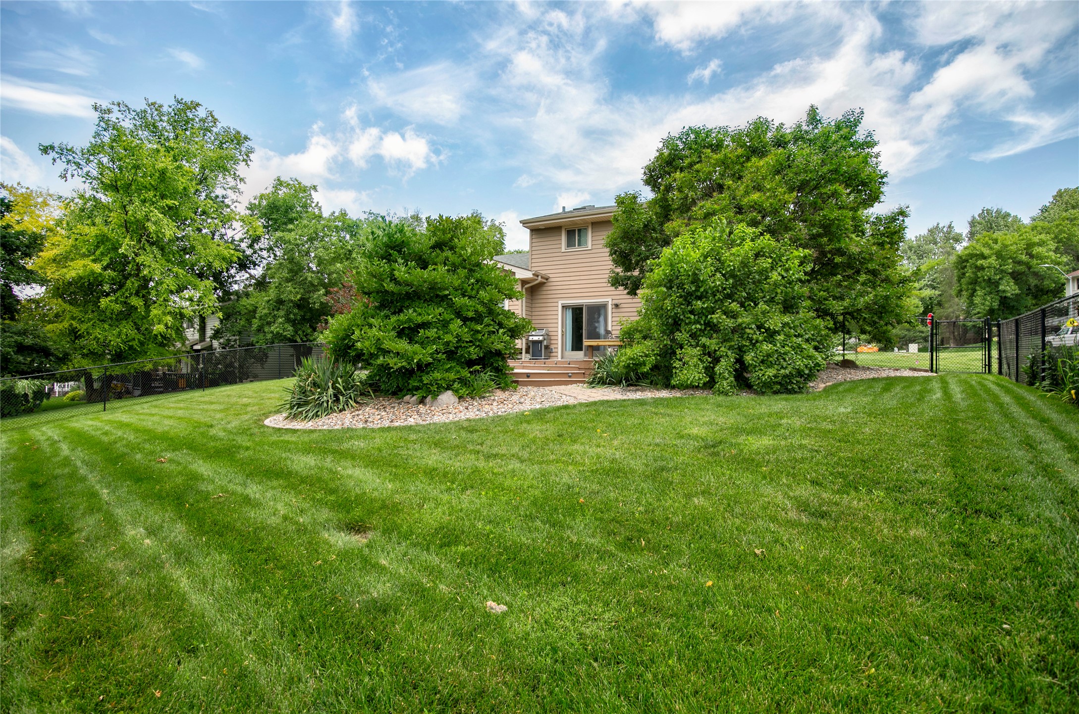 7900 Roseland Drive
