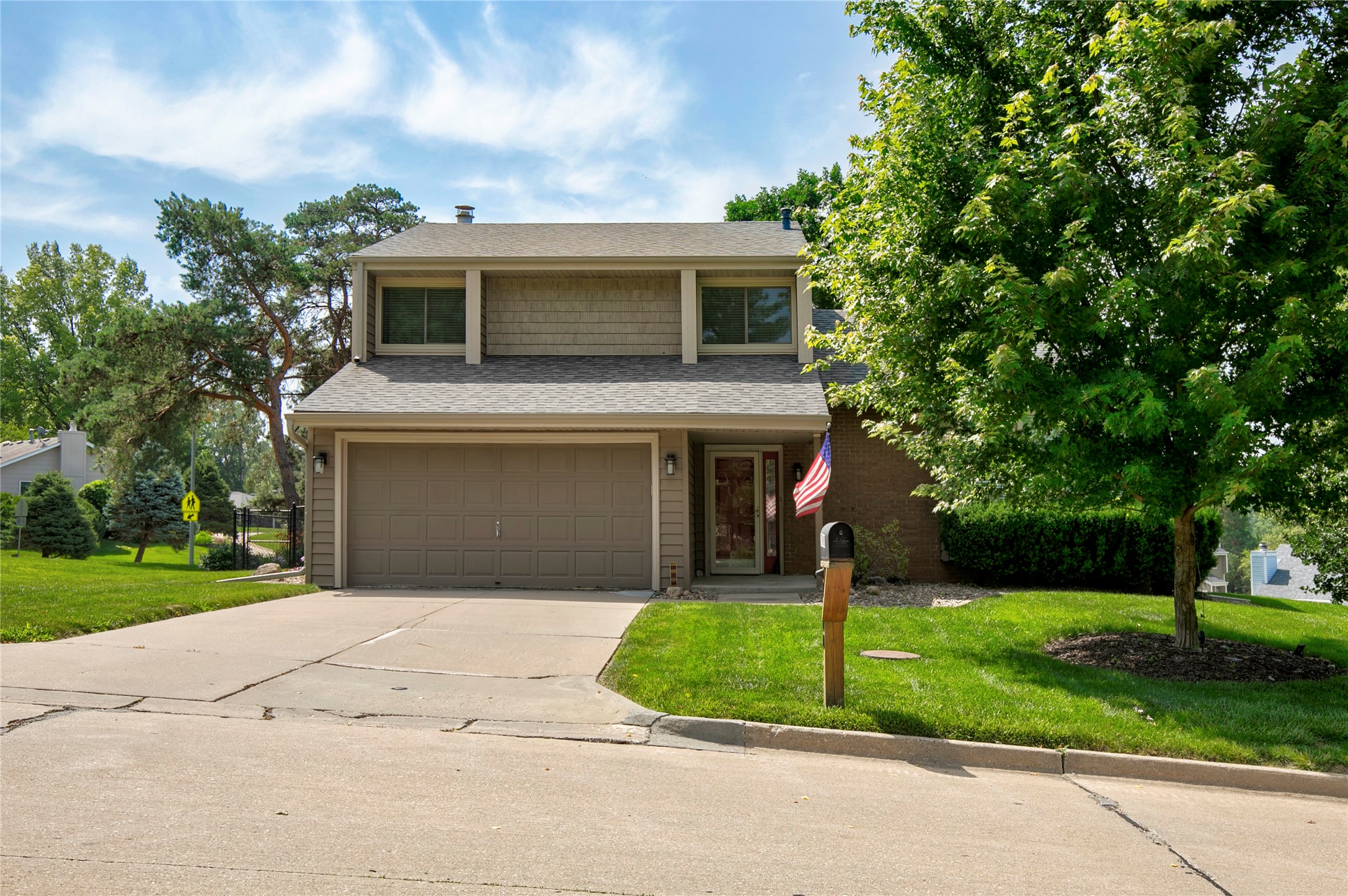 7900 Roseland Drive