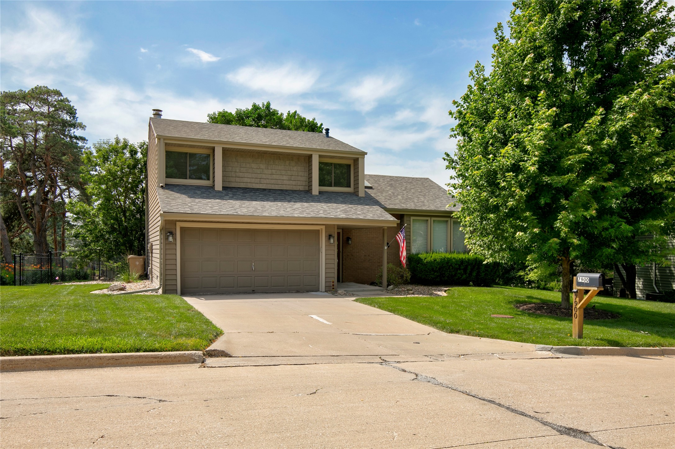 7900 Roseland Drive