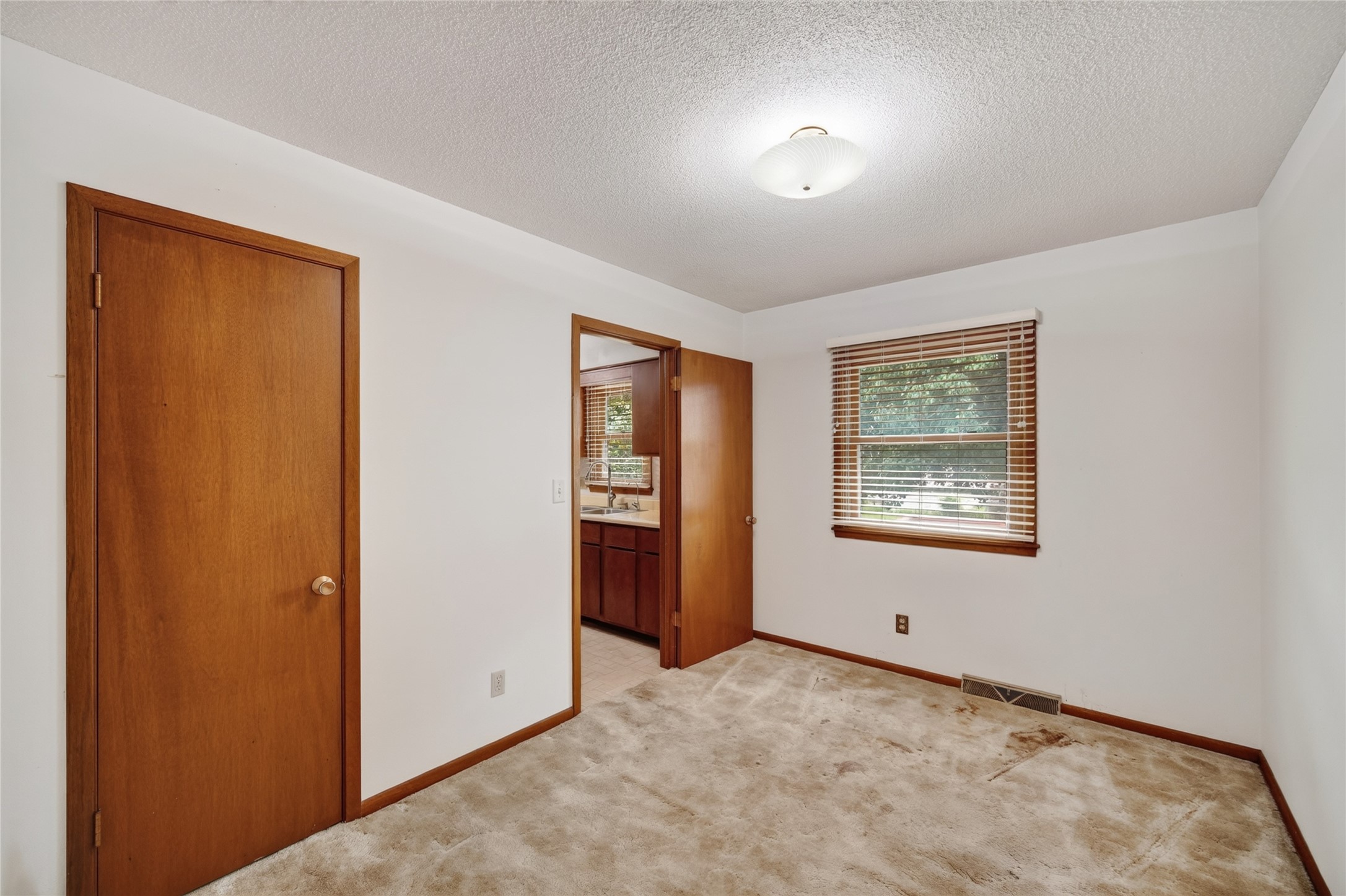 905 SE 4th Street