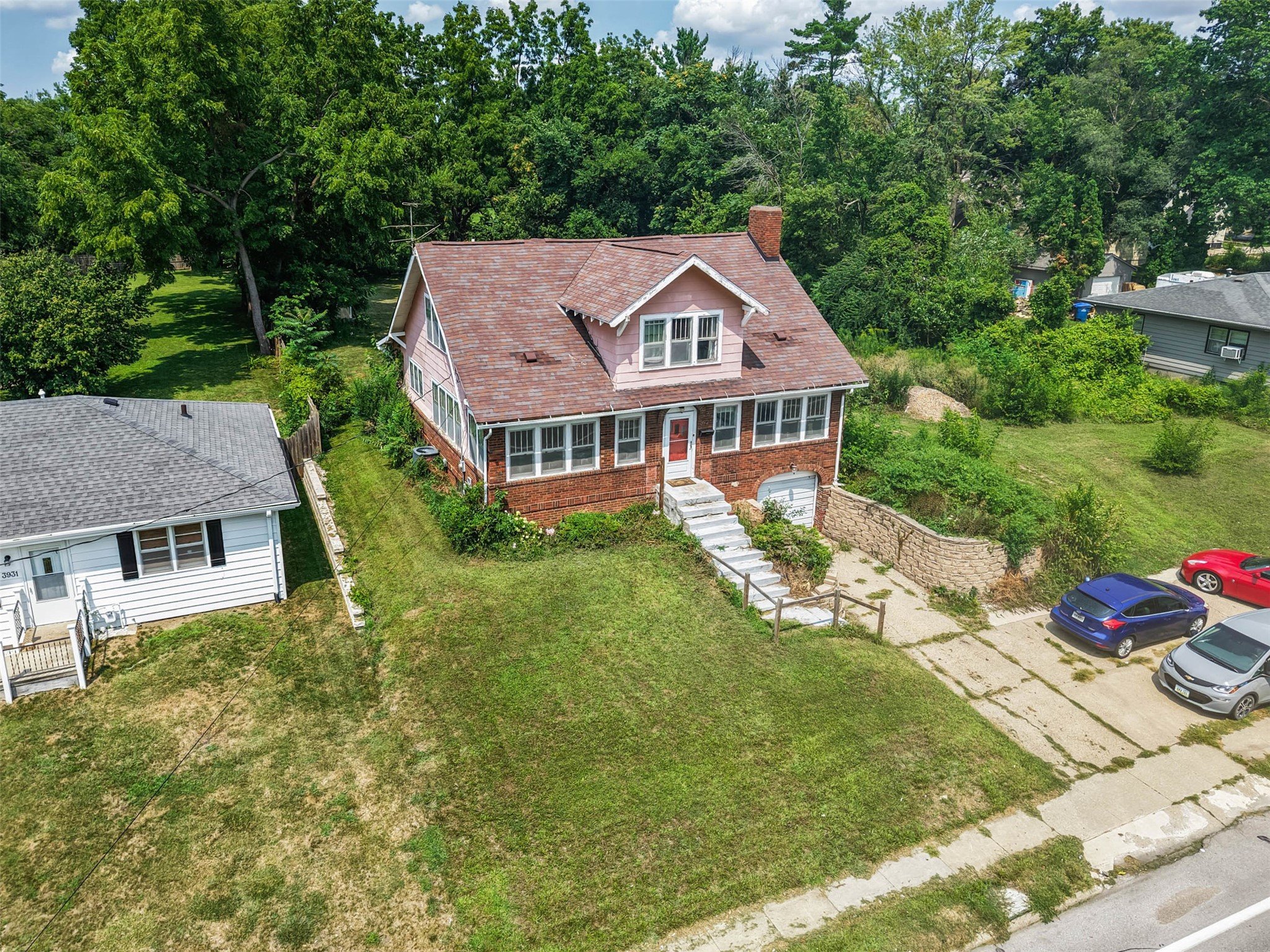 3921 Douglas Avenue
