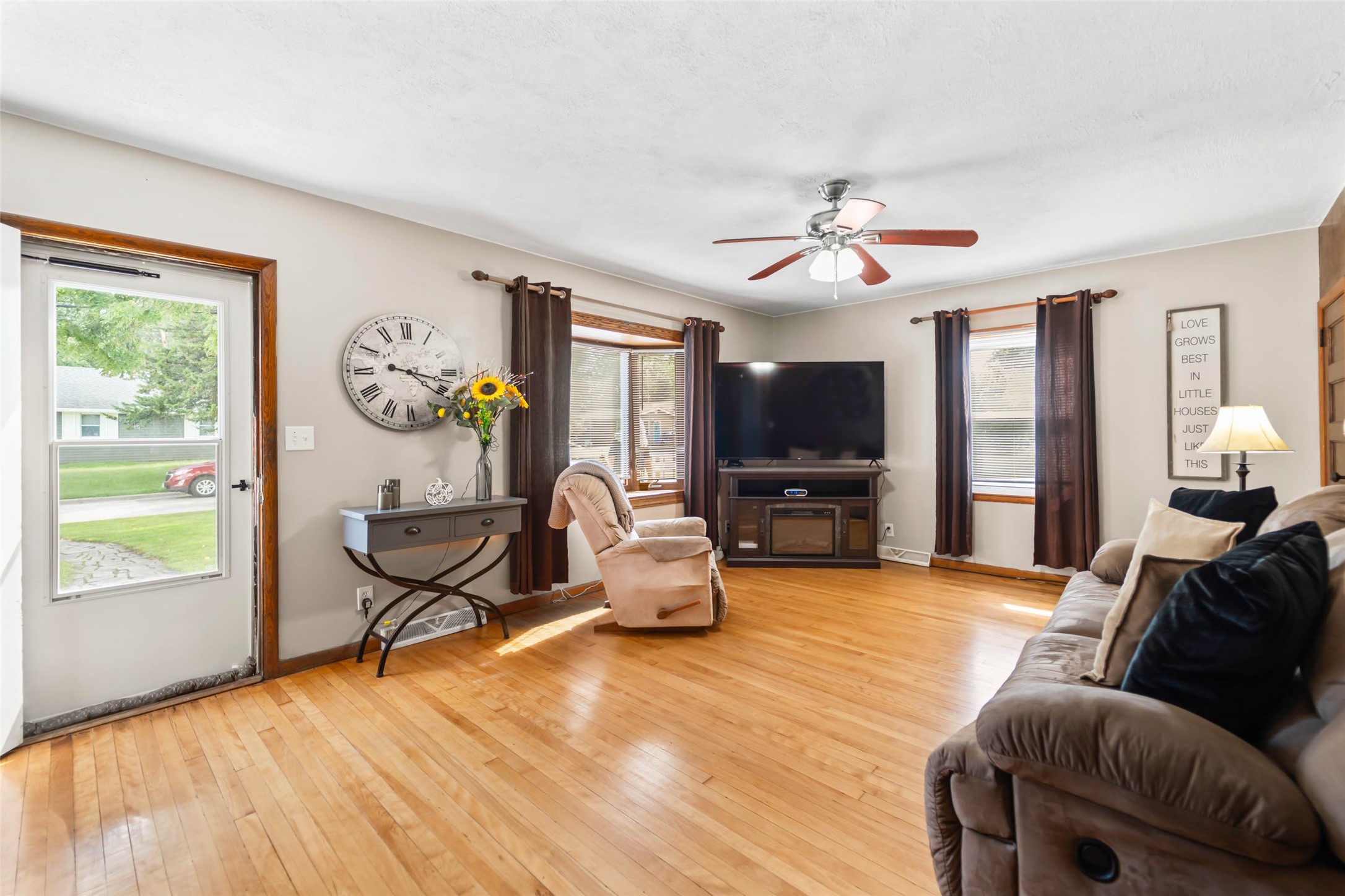 320 E Diehl Avenue