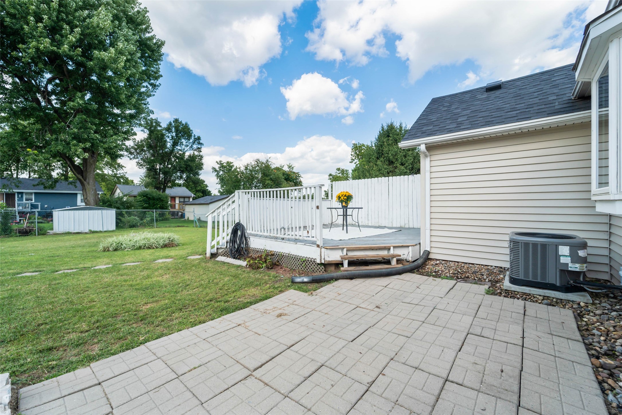 320 E Diehl Avenue