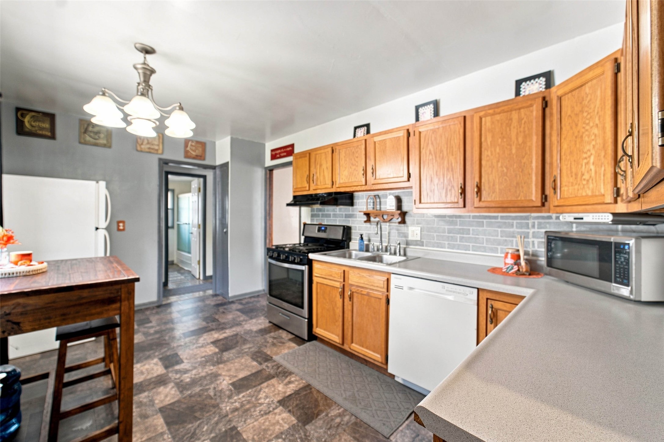 320 E Diehl Avenue