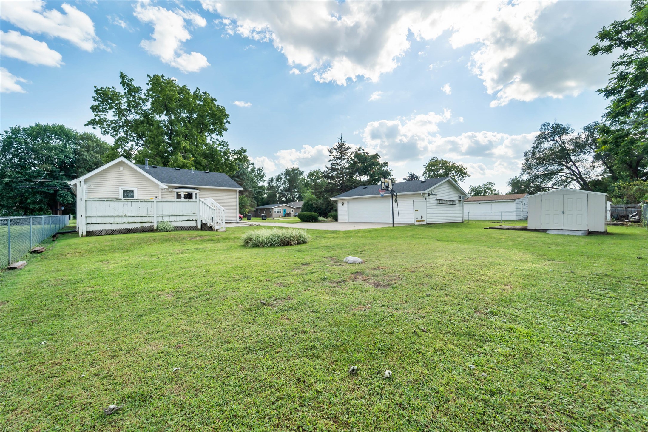 320 E Diehl Avenue