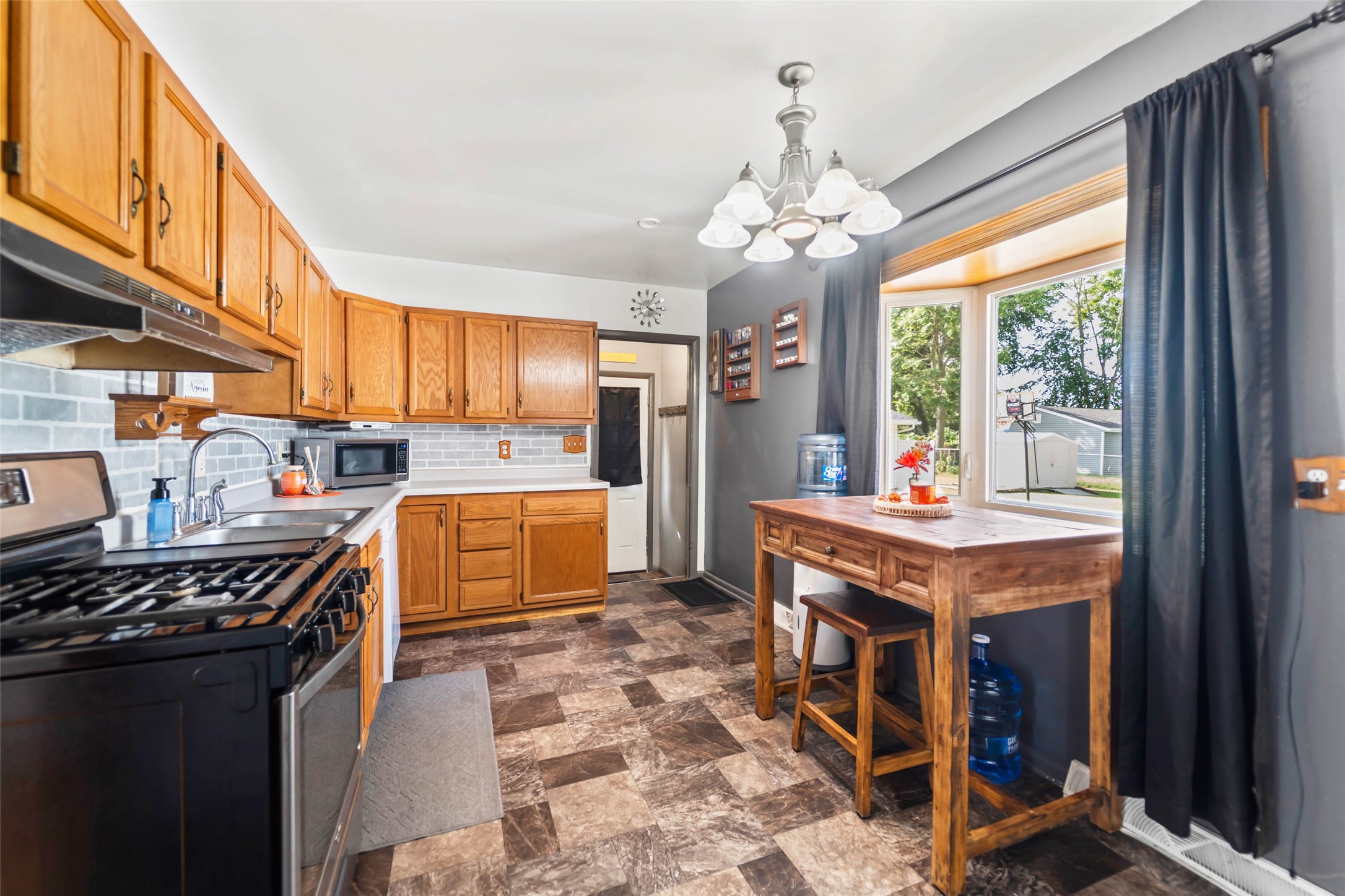 320 E Diehl Avenue