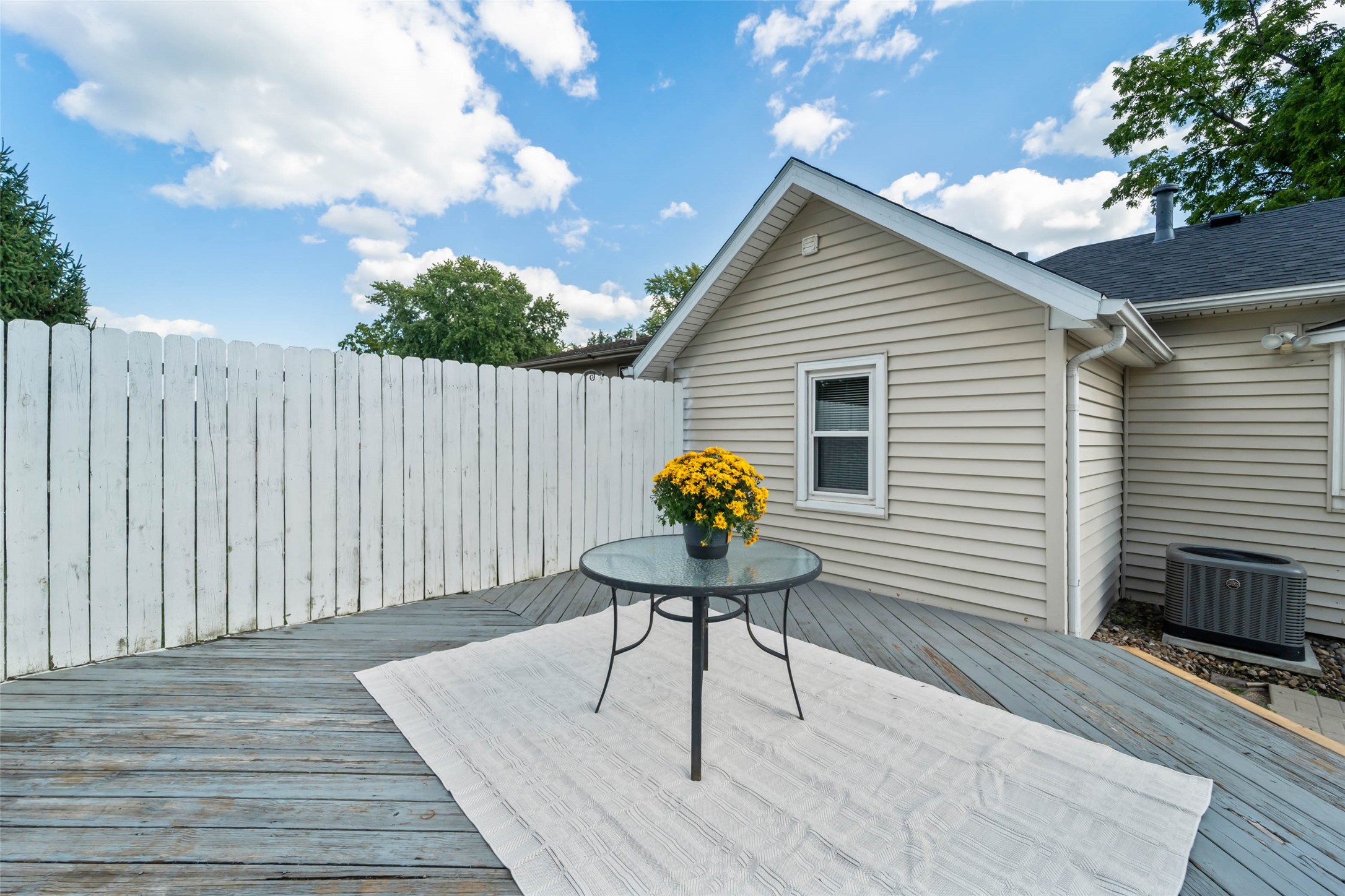 320 E Diehl Avenue