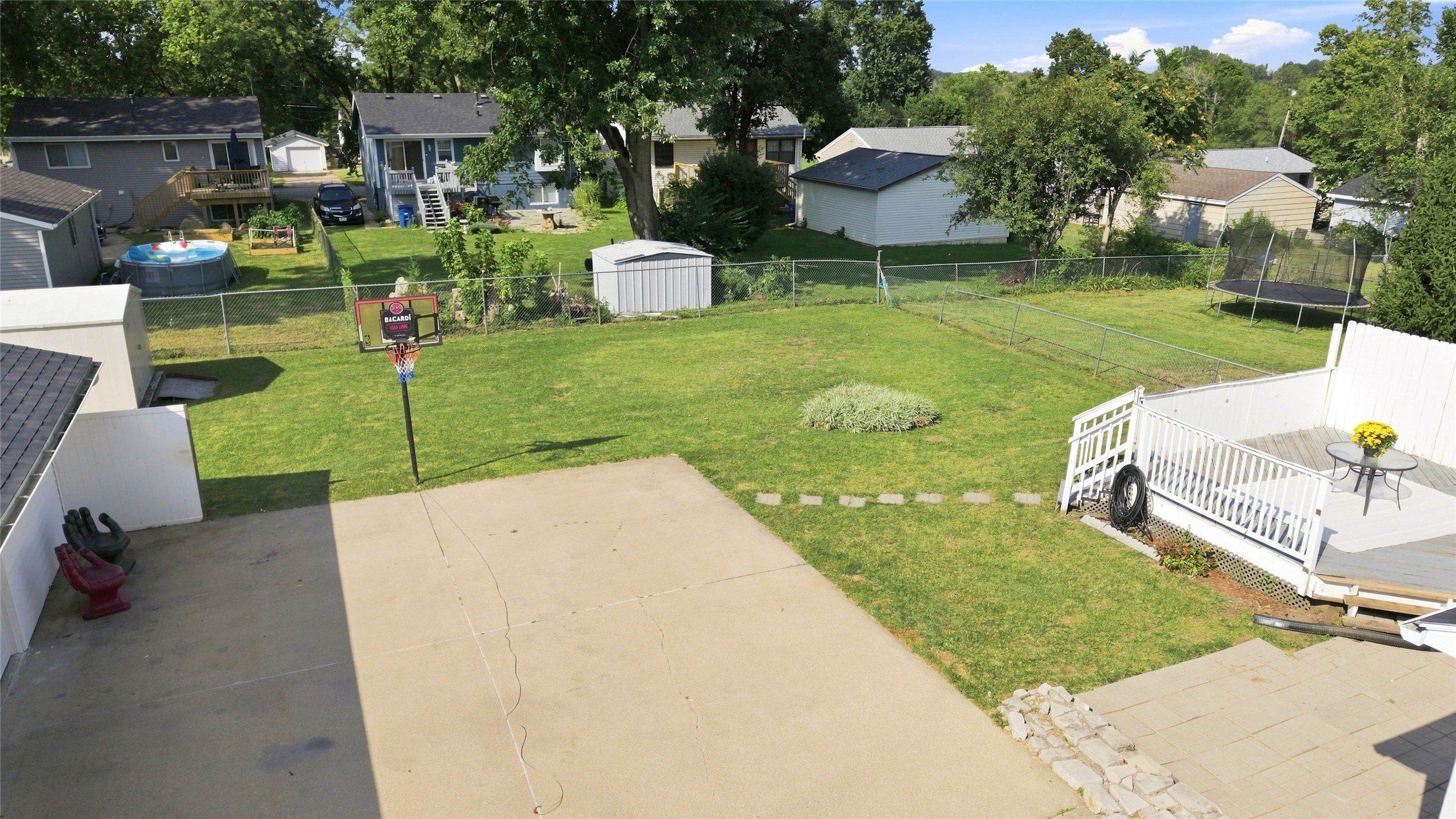 320 E Diehl Avenue