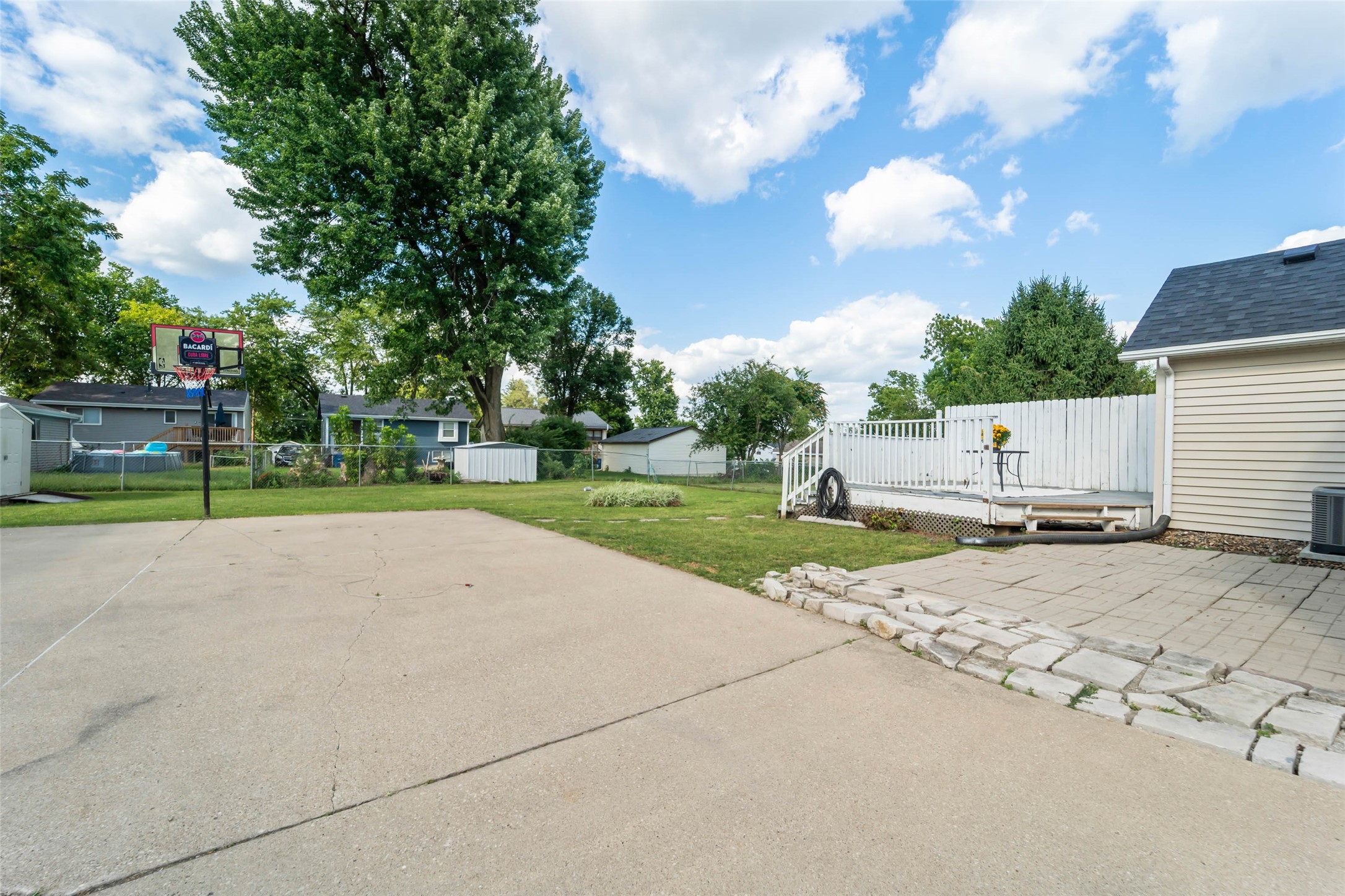 320 E Diehl Avenue