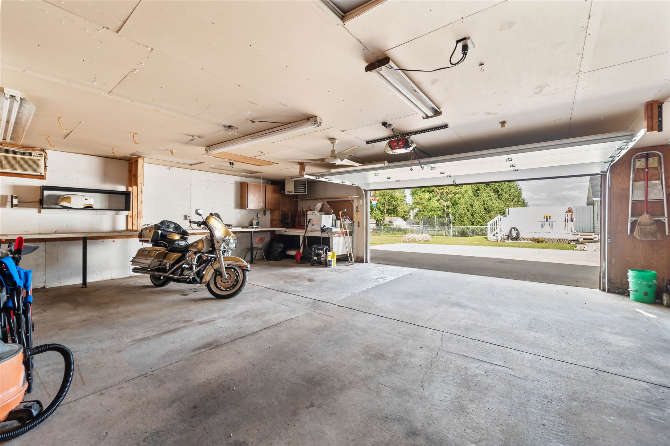 320 E Diehl Avenue
