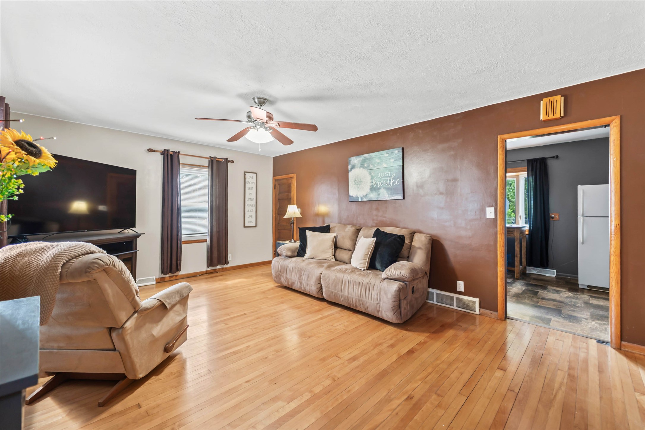 320 E Diehl Avenue