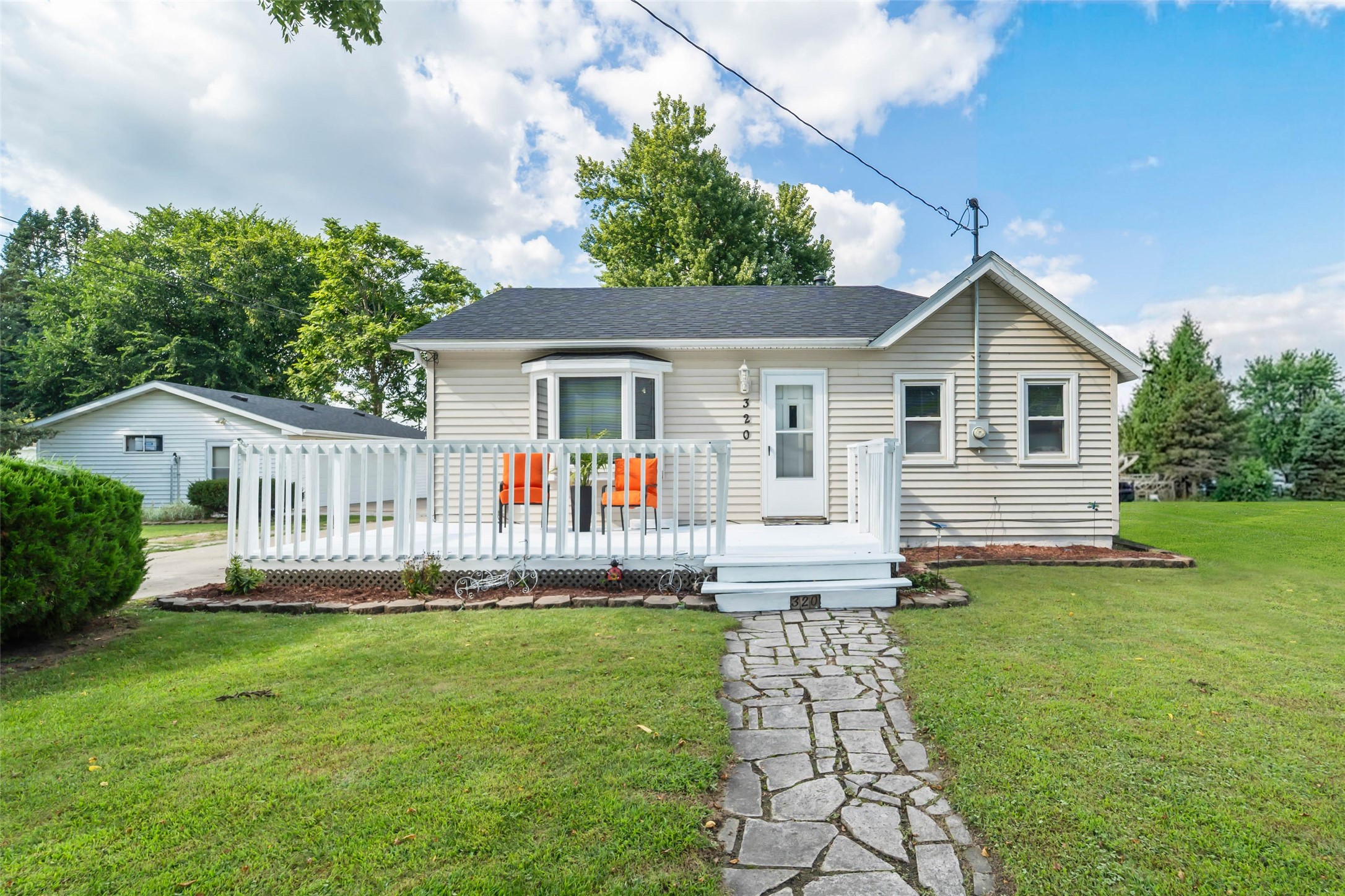 320 E Diehl Avenue