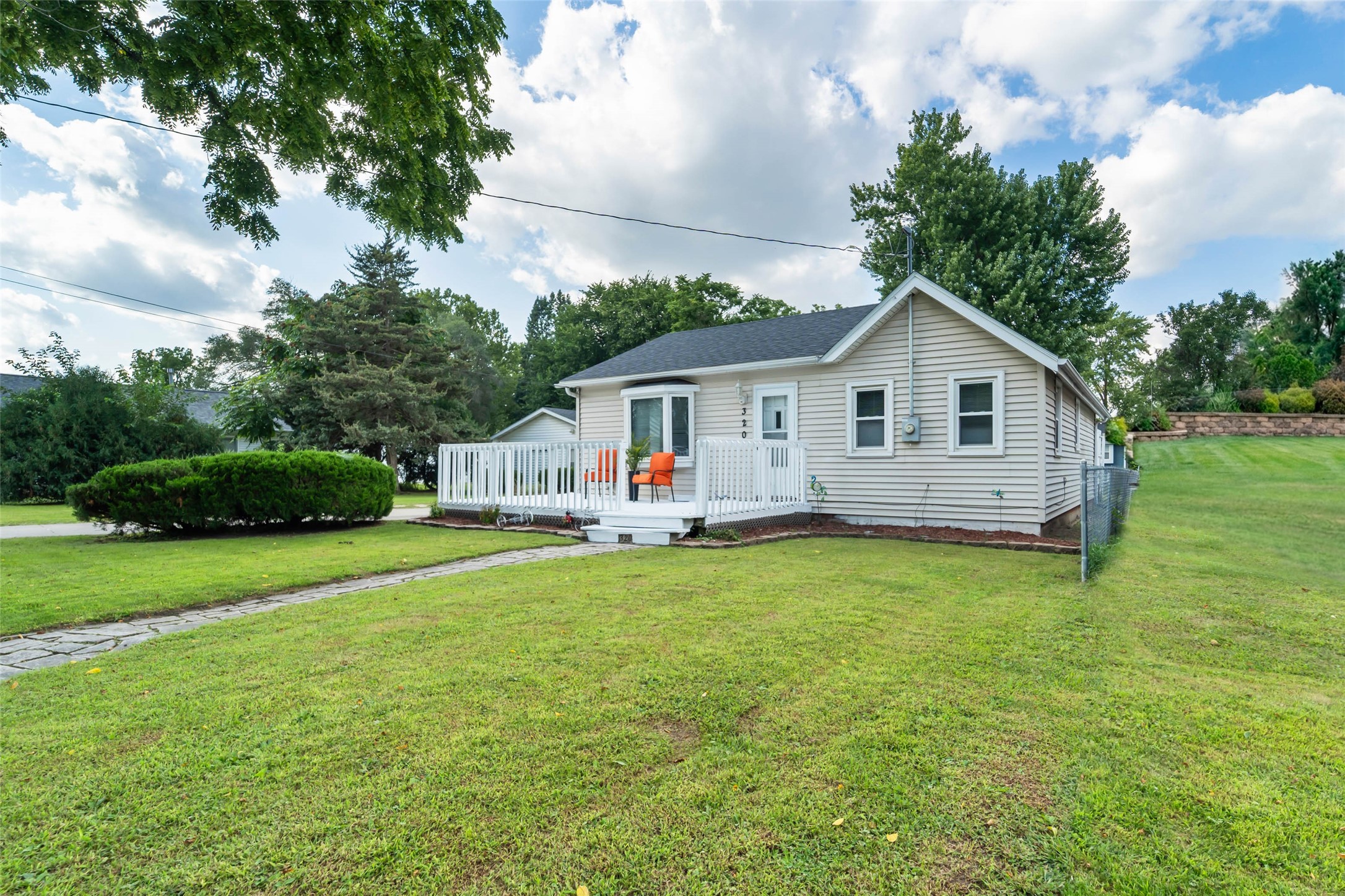 320 E Diehl Avenue