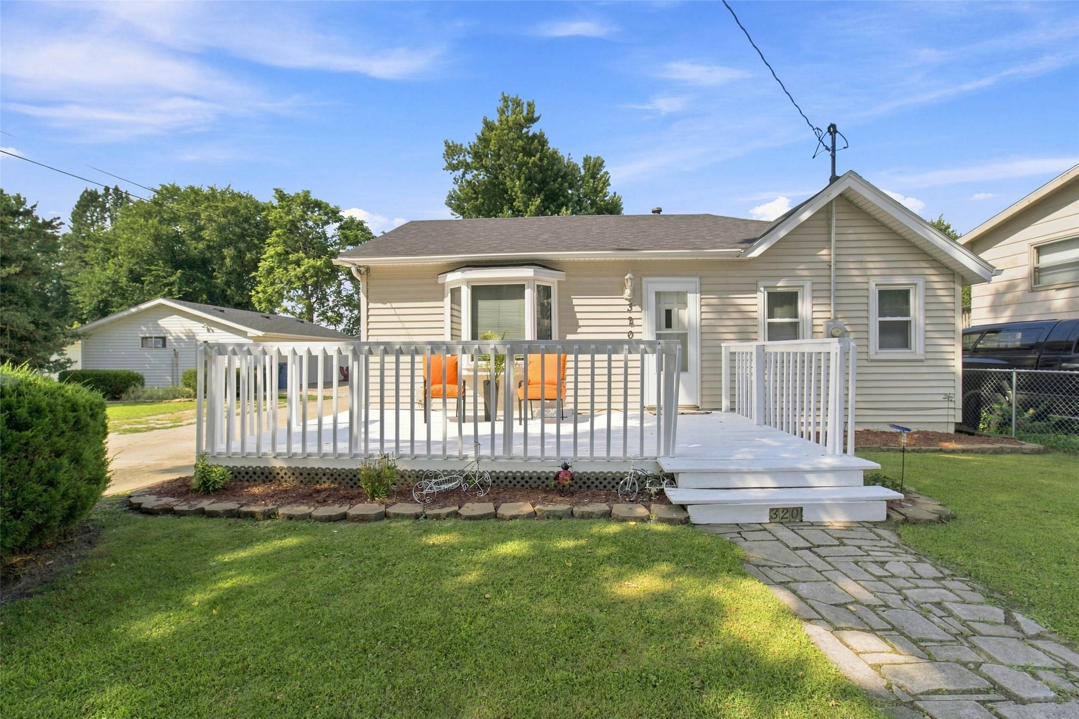 320 E Diehl Avenue