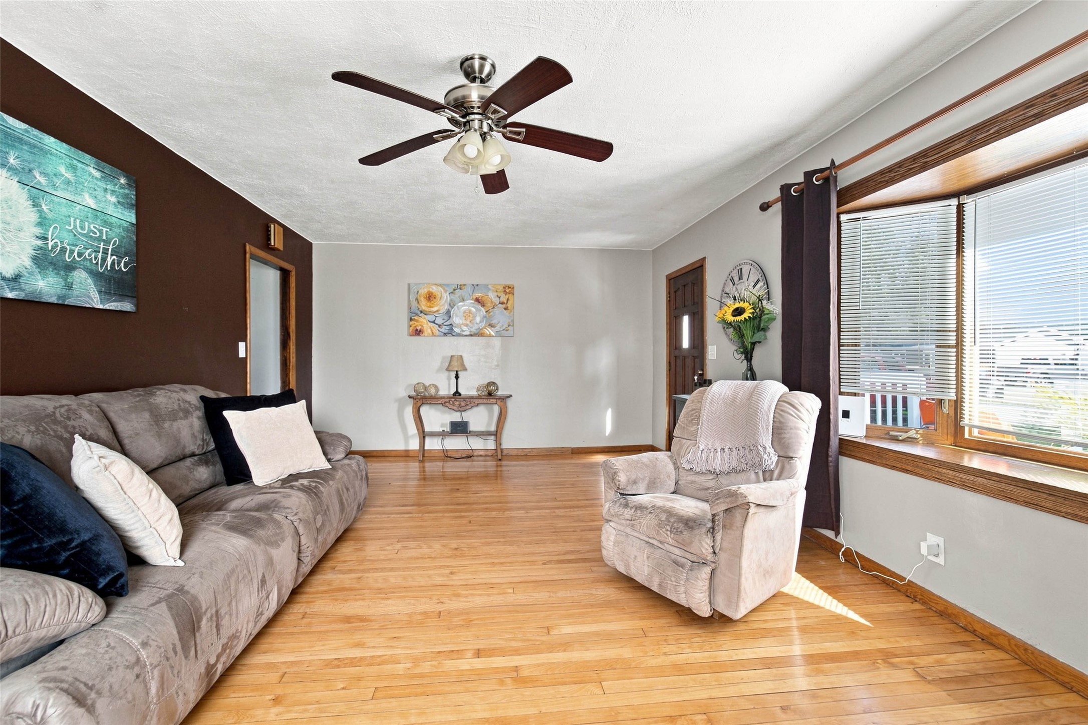 320 E Diehl Avenue