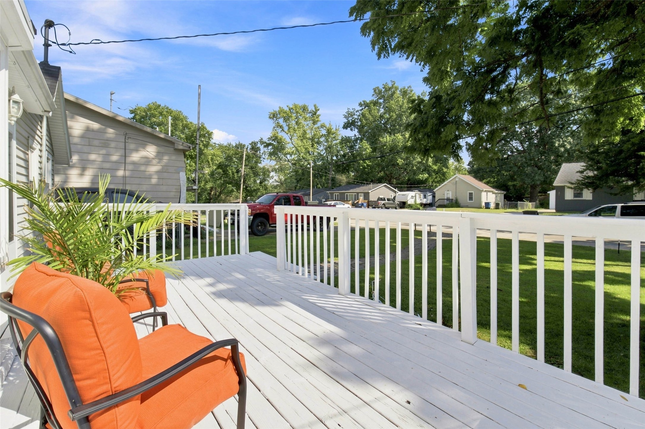320 E Diehl Avenue