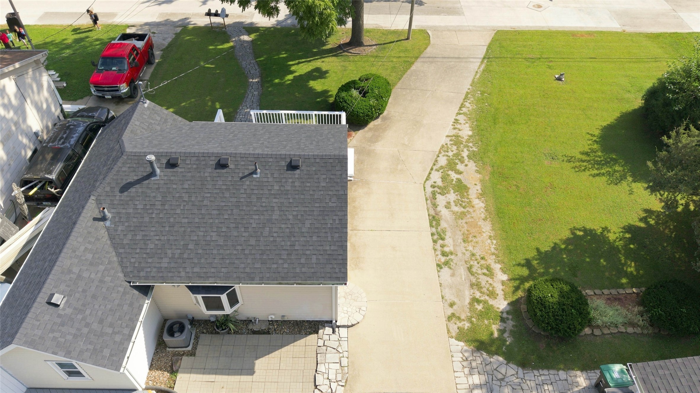 320 E Diehl Avenue