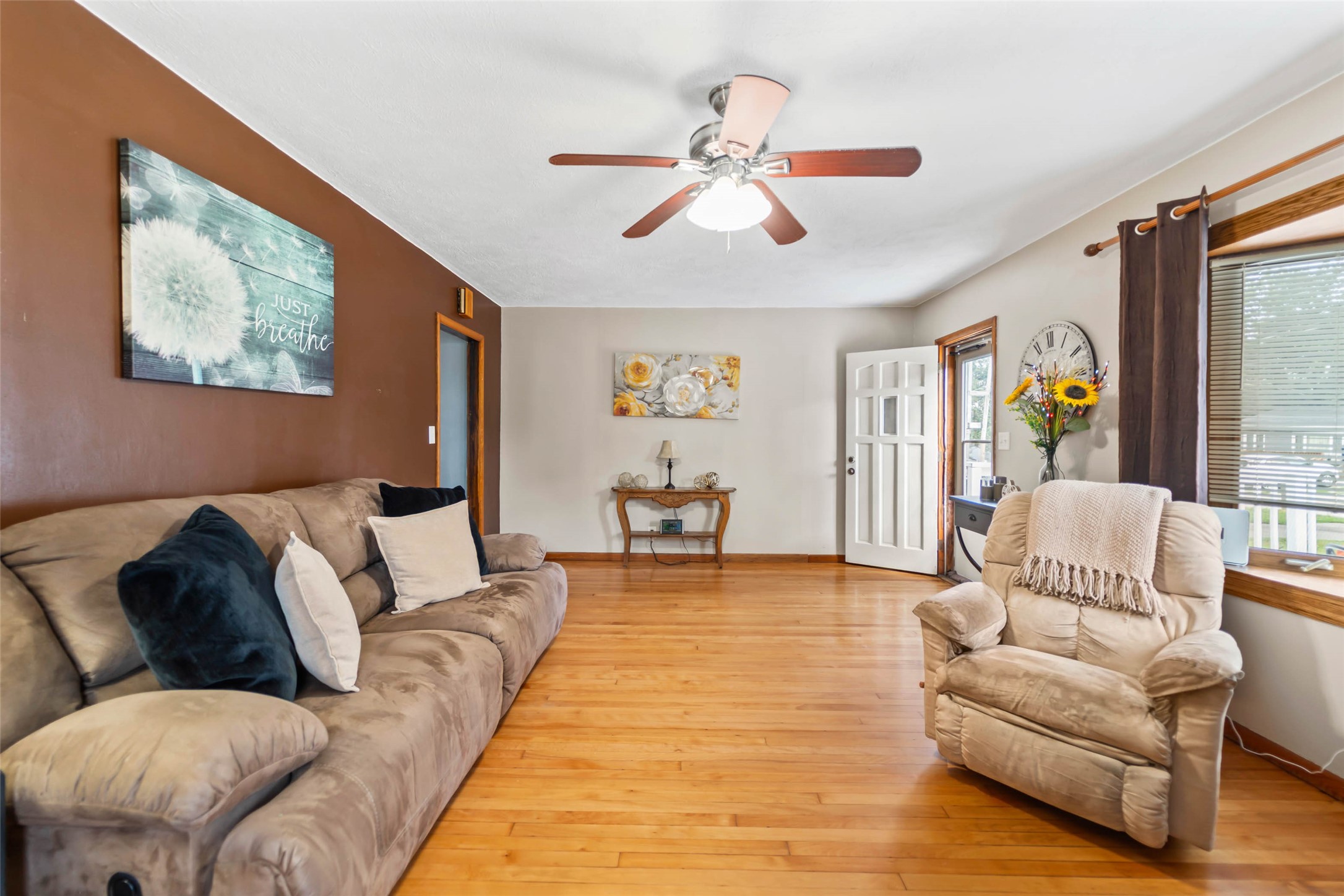 320 E Diehl Avenue