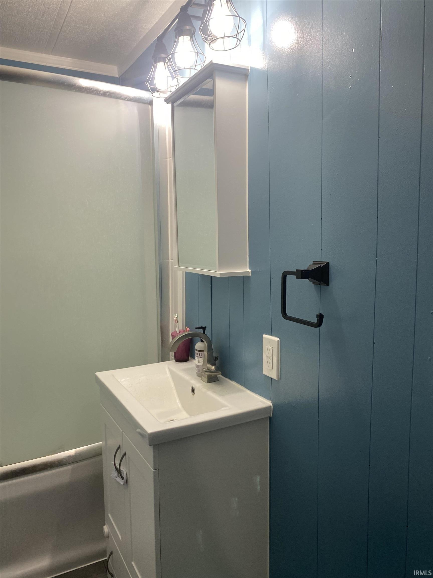 311 E Spring