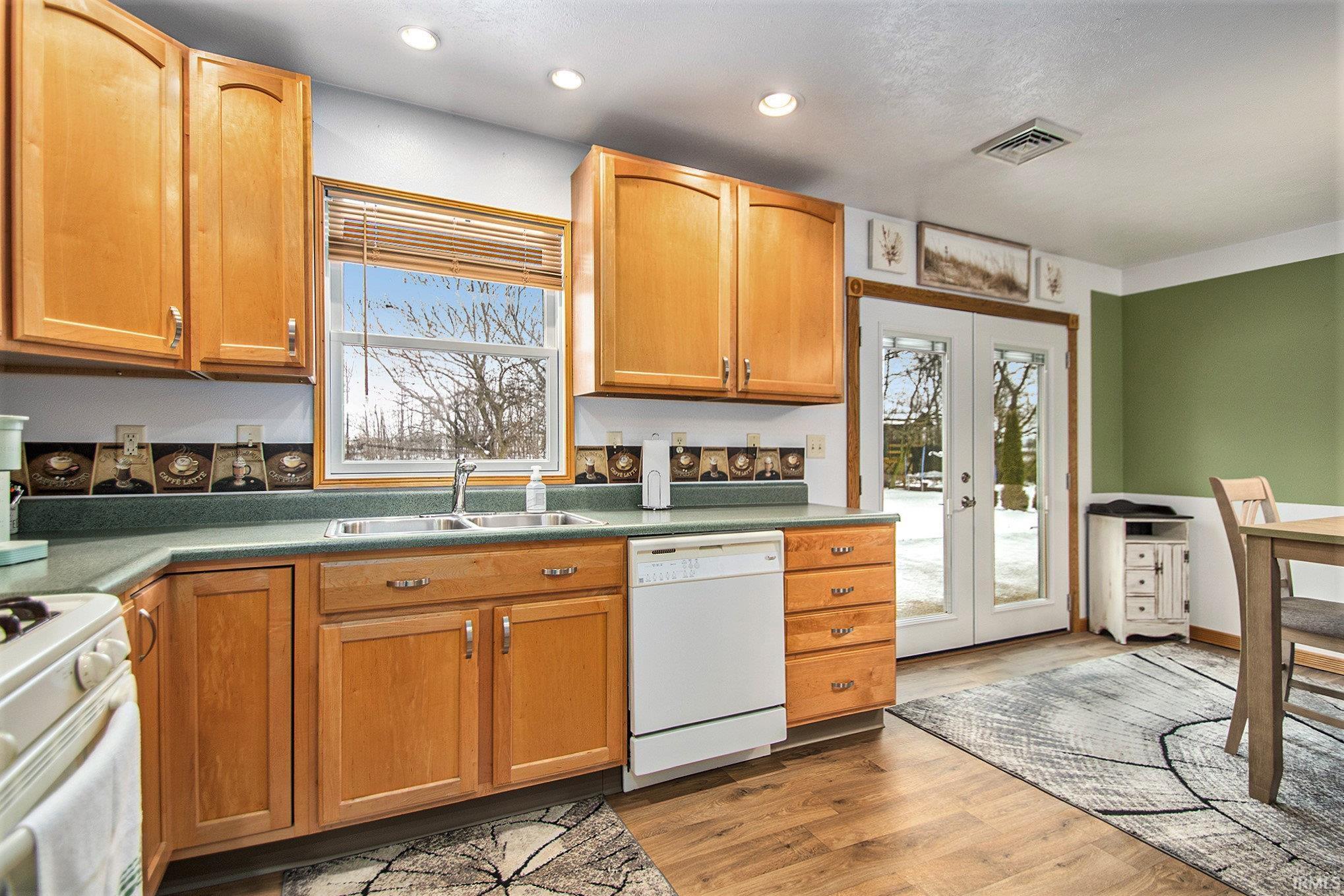 705 E Country Lane